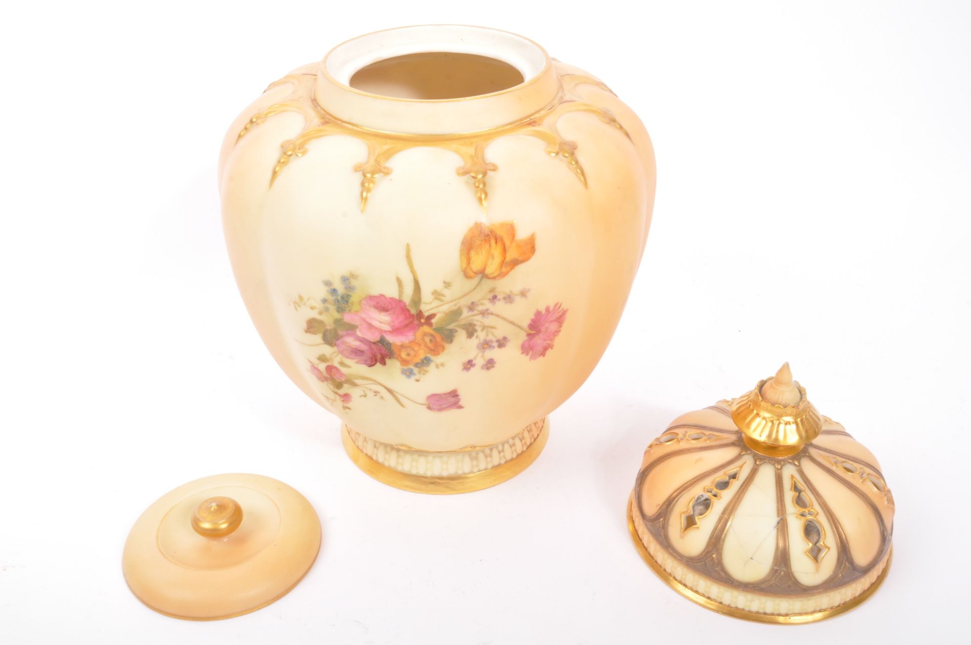 ROYAL WORCESTER EARLY 20TH CENTURY BONE CHINA LIDDED URN - Image 7 of 7