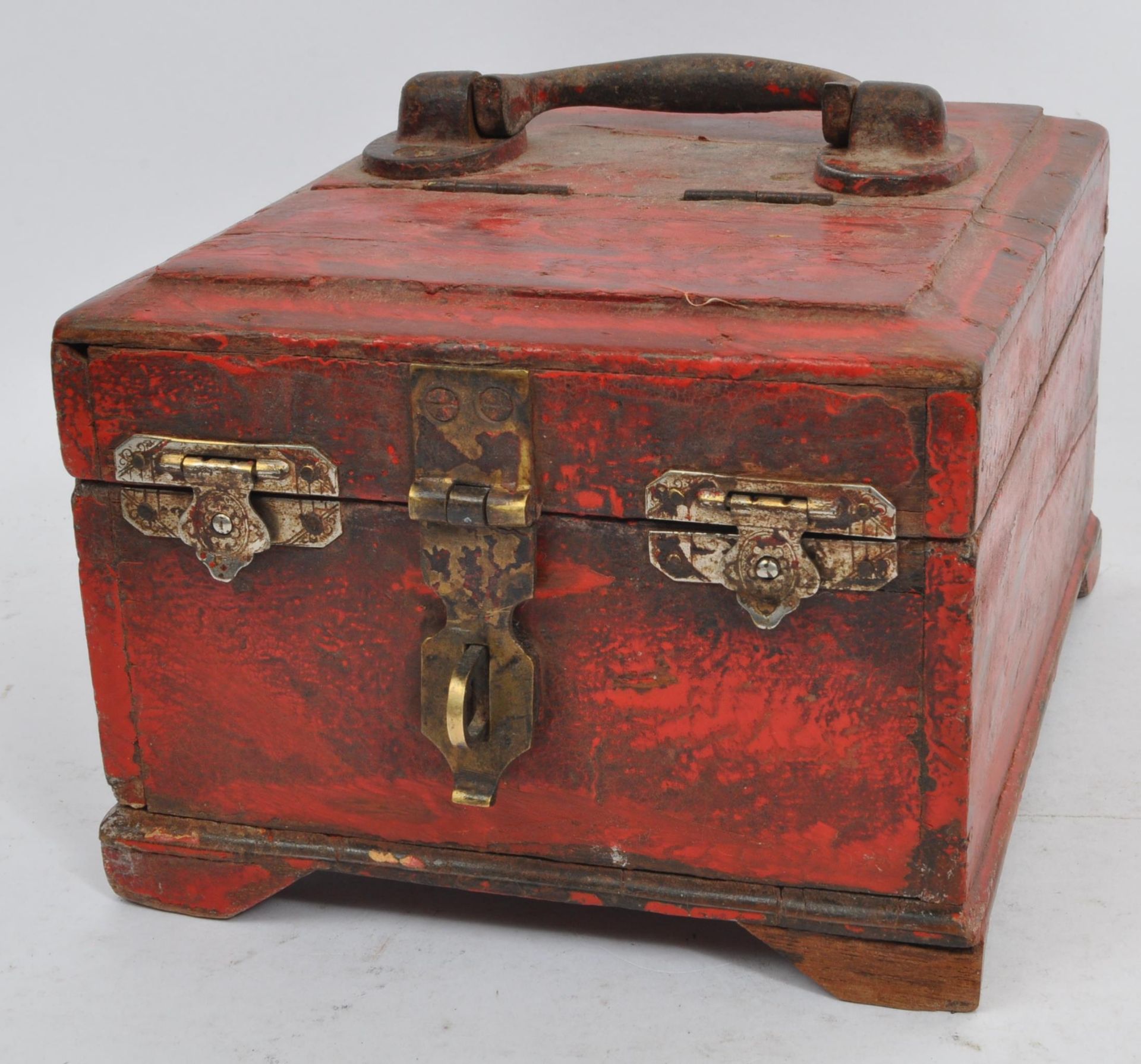 THREE 19TH CENTURY CHINESE LACQUERED JEWELLERY BOXES - Image 7 of 11