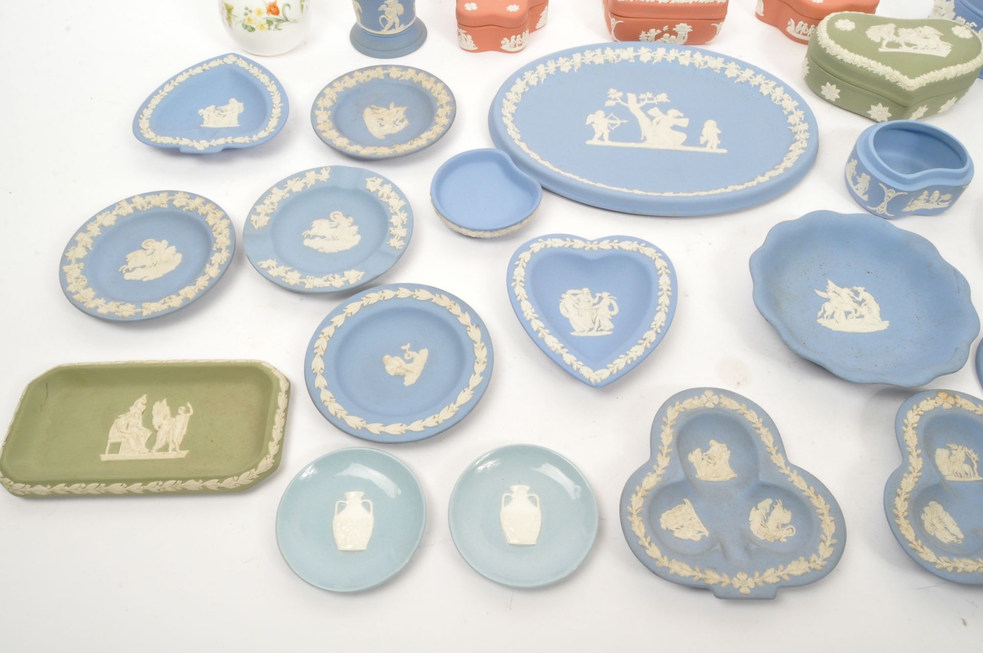 LARGE COLLECTION WEDGWOOD JASPERWARE - POTS - DISHES - VASE - Image 4 of 8