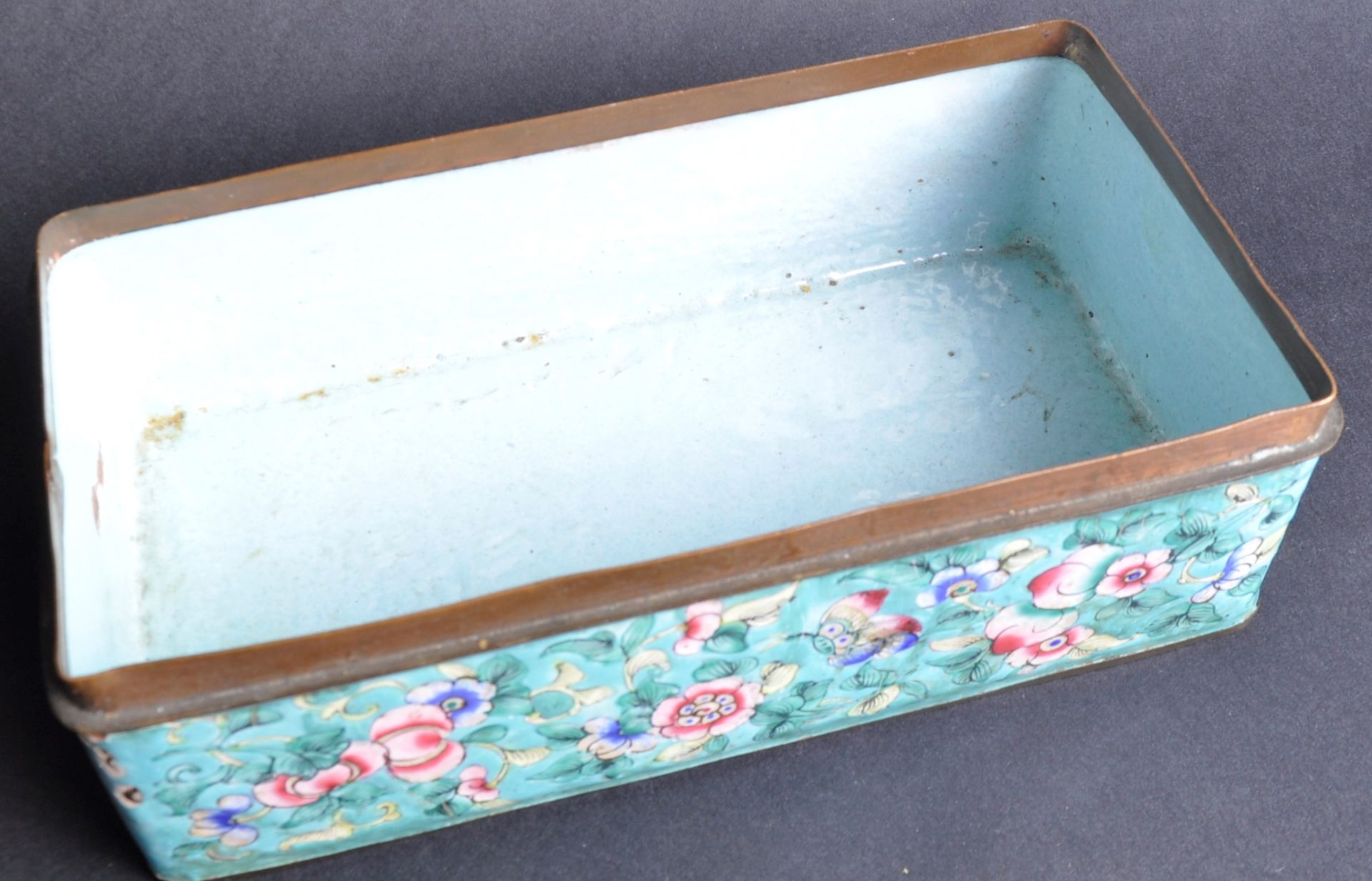 19TH CENTURY CHINESE CANTON ENAMEL BOX - Image 5 of 5