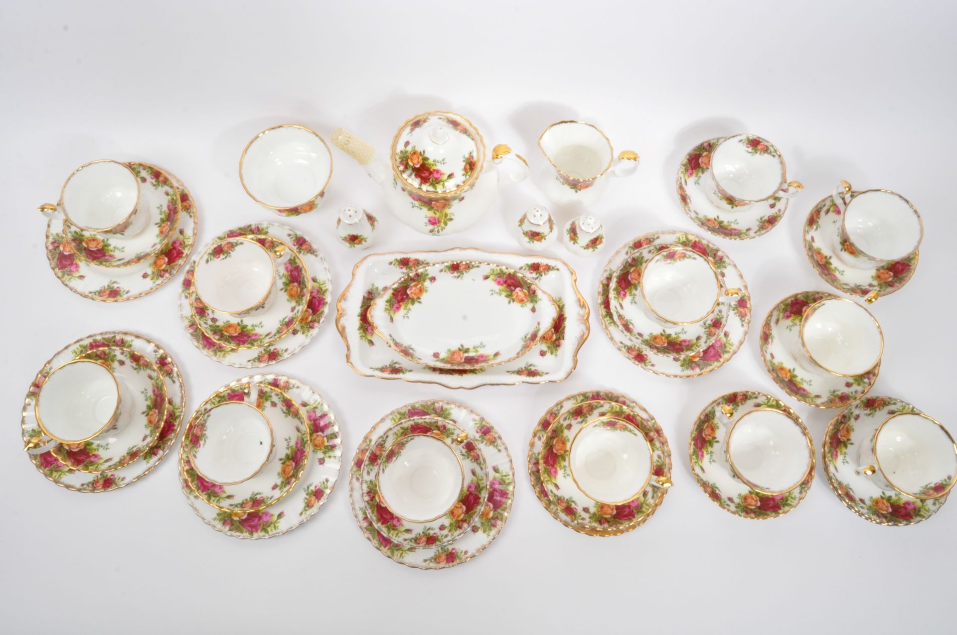 ROYAL ALBERT - OLD COUNTRY ROSES - BONE CHINA TEA SERVICE - Image 2 of 7