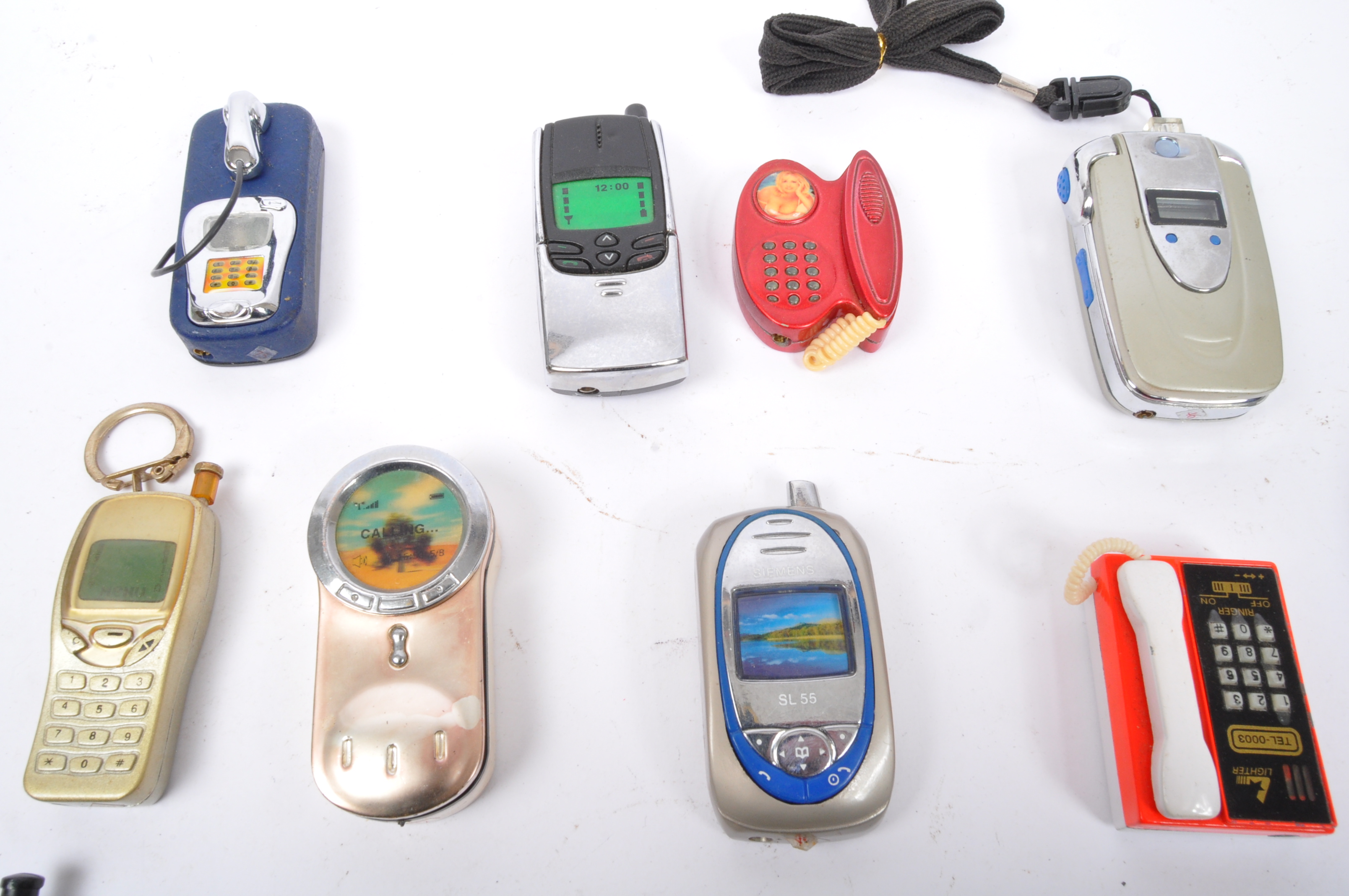 COLLECTION OF VINTAGE NOVELTY CELLPHONE THEMED LIGHTERS - Image 5 of 5