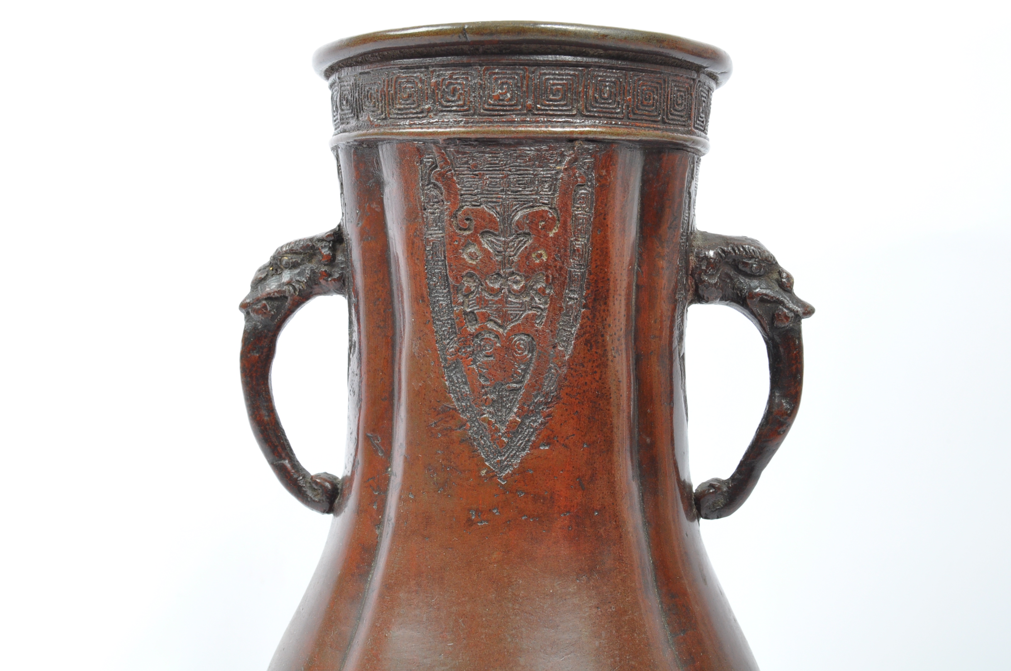 19TH CENTURY JAPANESE BRONZE TWIN HANDLES VASE - Image 4 of 5