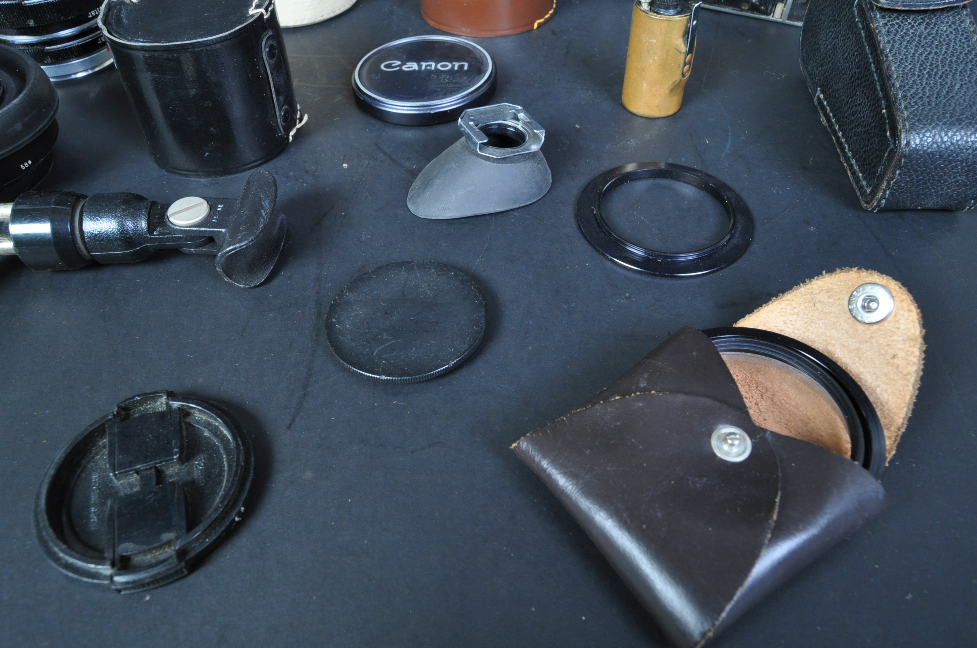 COLLECTION OF ASSORTED VINTAGE CAMERA EQUIPMENT - Image 4 of 5