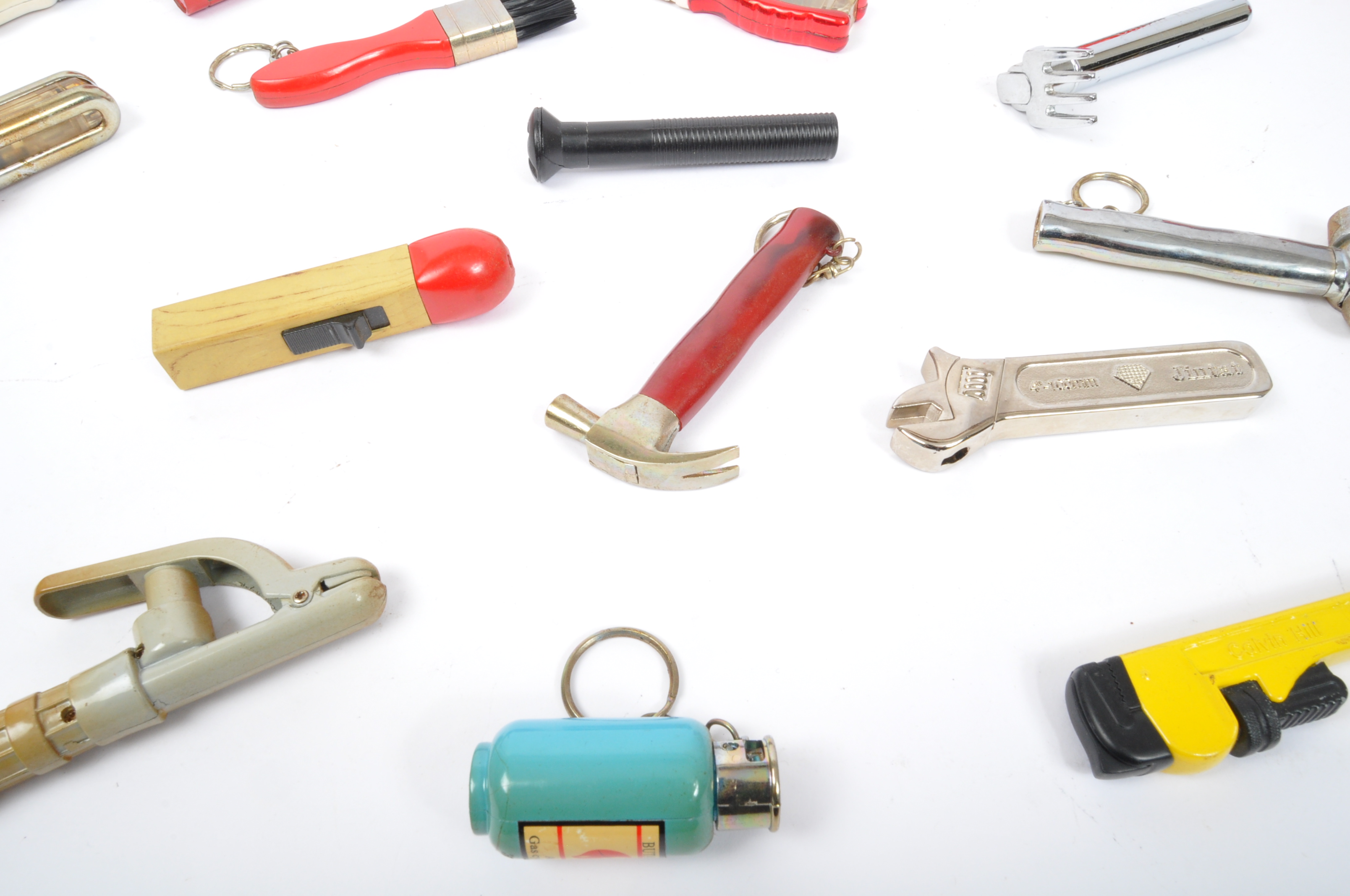 ASSORTMENT OF VINTAGE NOVELTY TOOLS THEMED LIGHTERS - Image 5 of 5