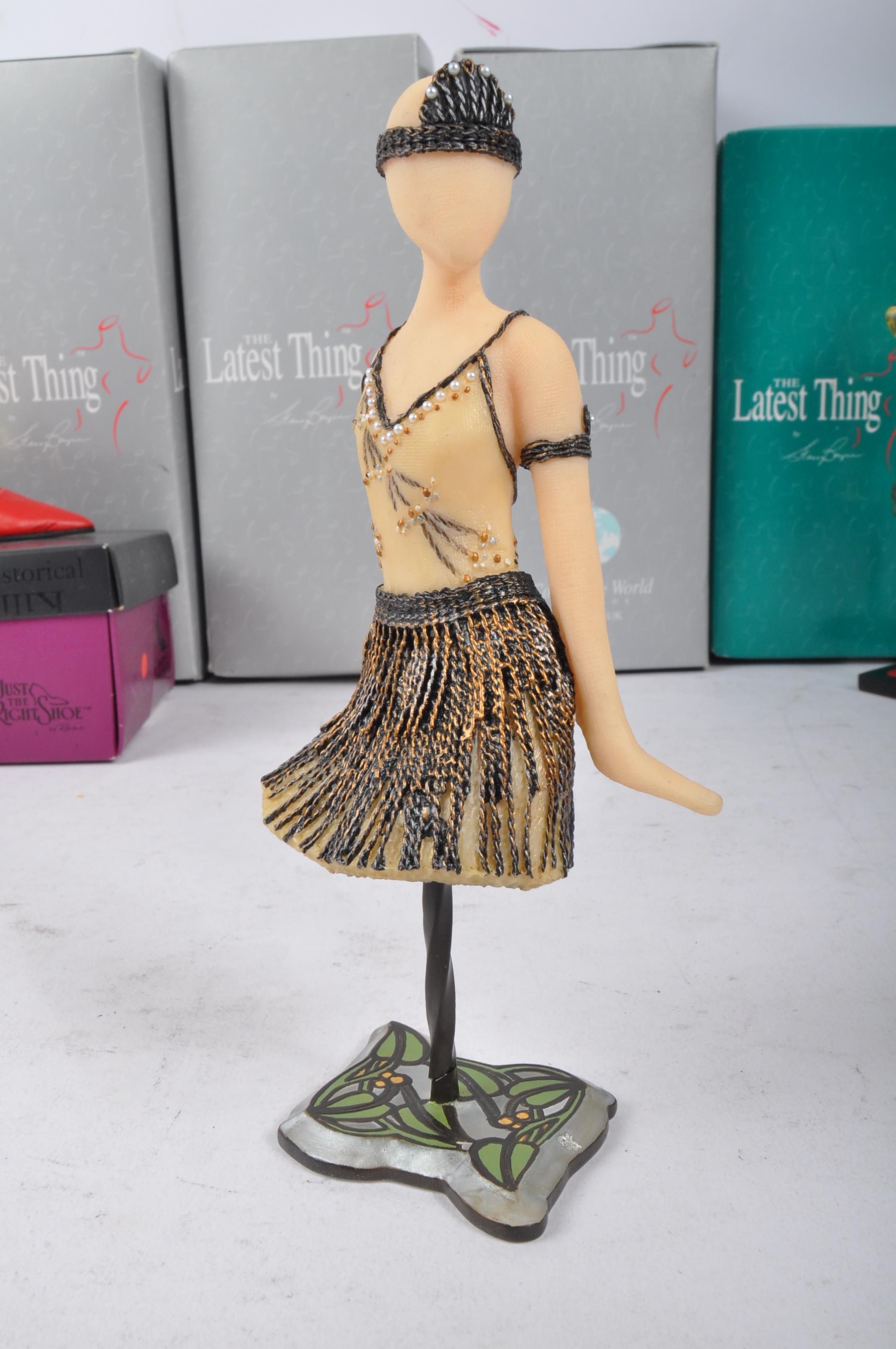 STYLE SENSATION - THE LATEST THING - RESIN FIGURINES - Image 3 of 6