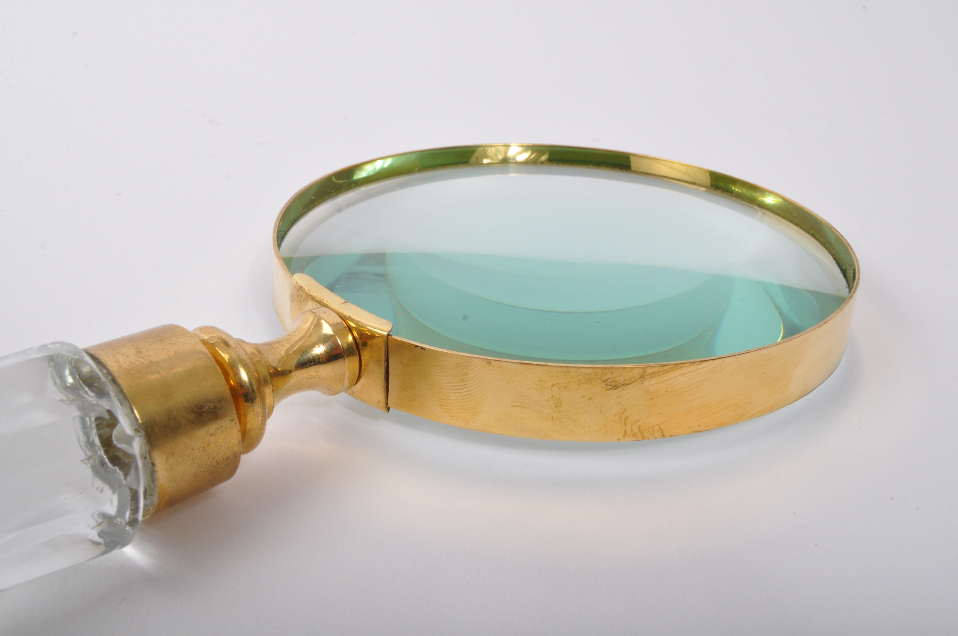 VICTORIAN STYLE HAND HELD BRASS CASED MAGNIFYING GLASS - Image 3 of 6