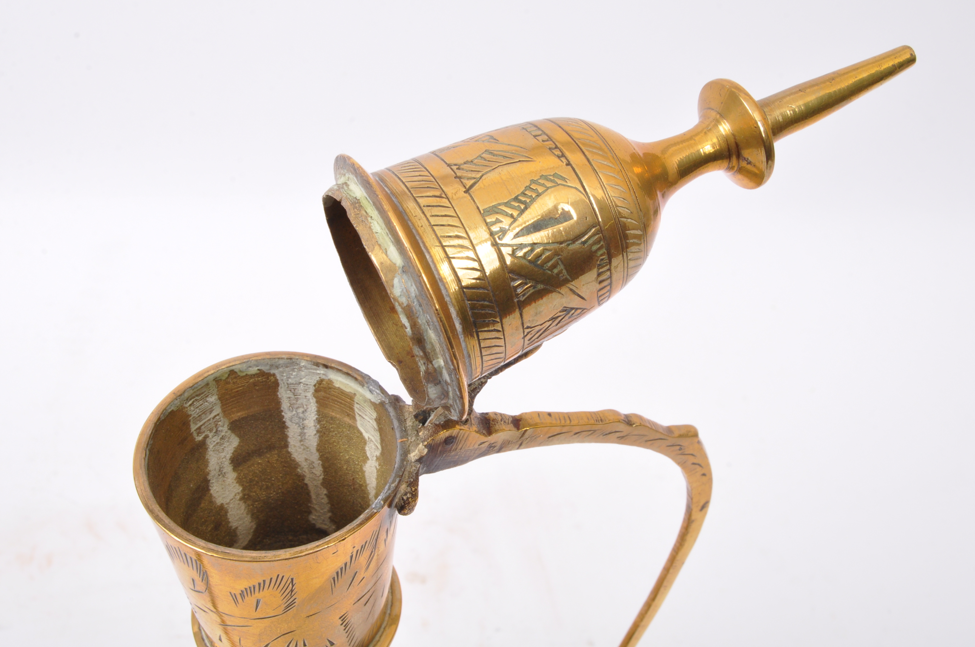 EARLY 20TH CENTURY INDIAN BRASS EWER POT - Image 3 of 5