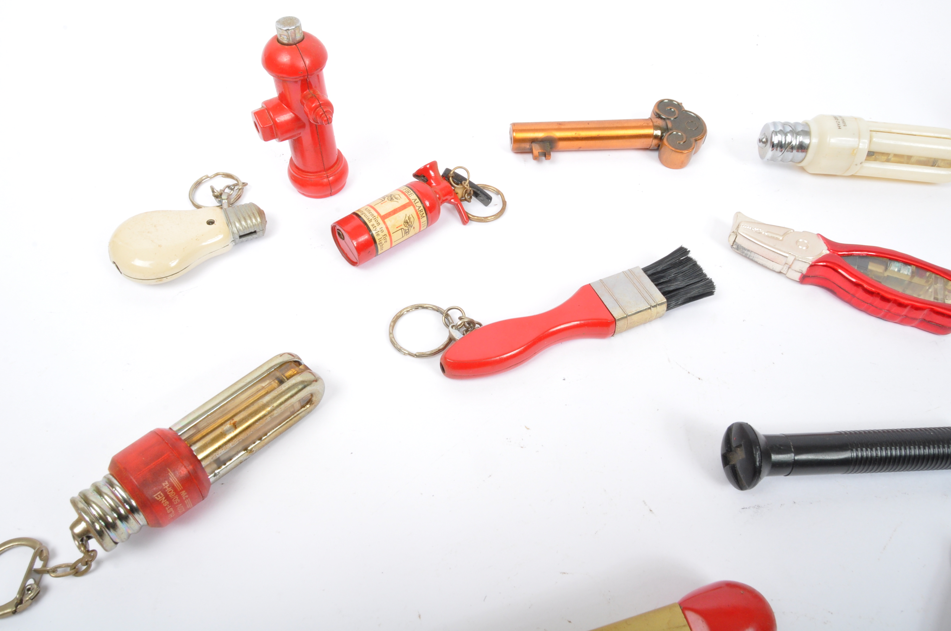 ASSORTMENT OF VINTAGE NOVELTY TOOLS THEMED LIGHTERS - Image 4 of 5