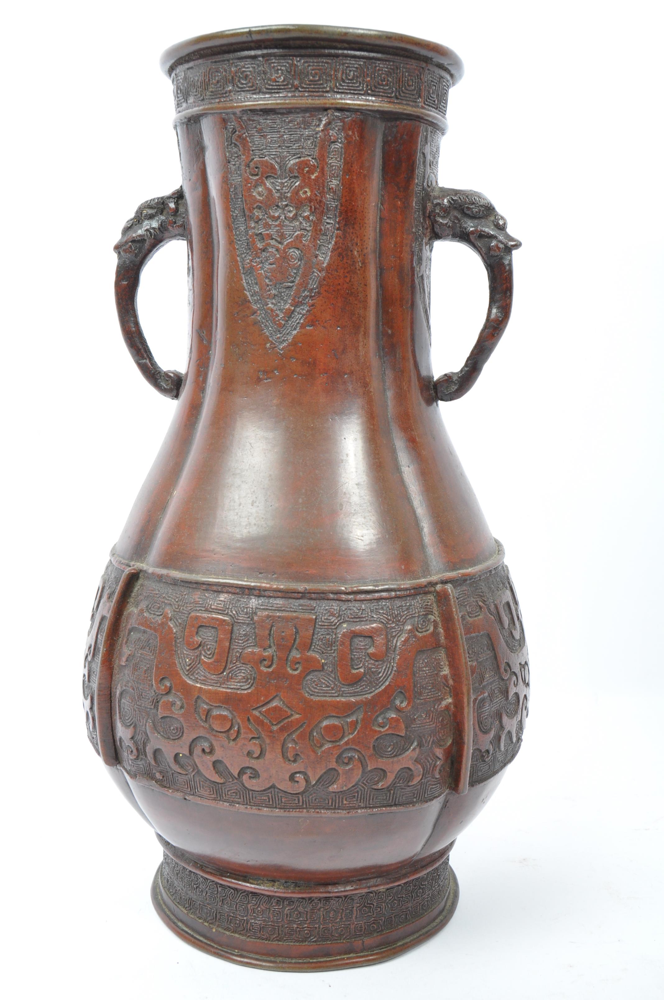 19TH CENTURY JAPANESE BRONZE TWIN HANDLES VASE