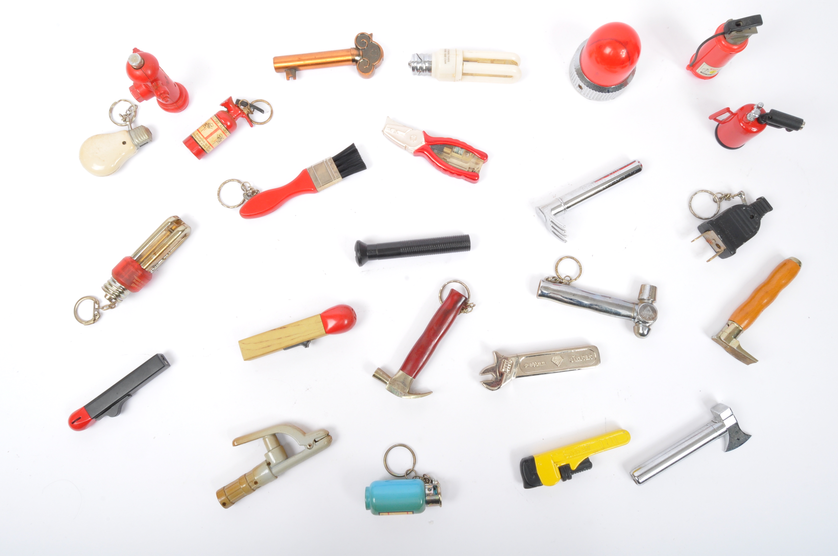 ASSORTMENT OF VINTAGE NOVELTY TOOLS THEMED LIGHTERS - Image 2 of 5