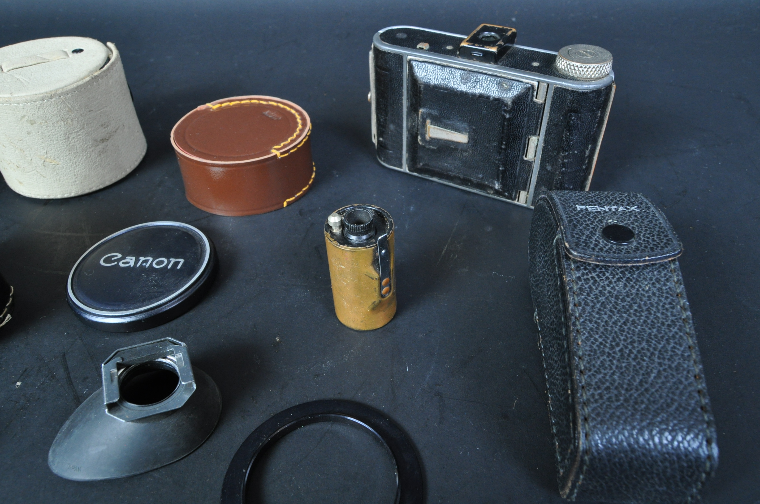 COLLECTION OF ASSORTED VINTAGE CAMERA EQUIPMENT - Image 3 of 5