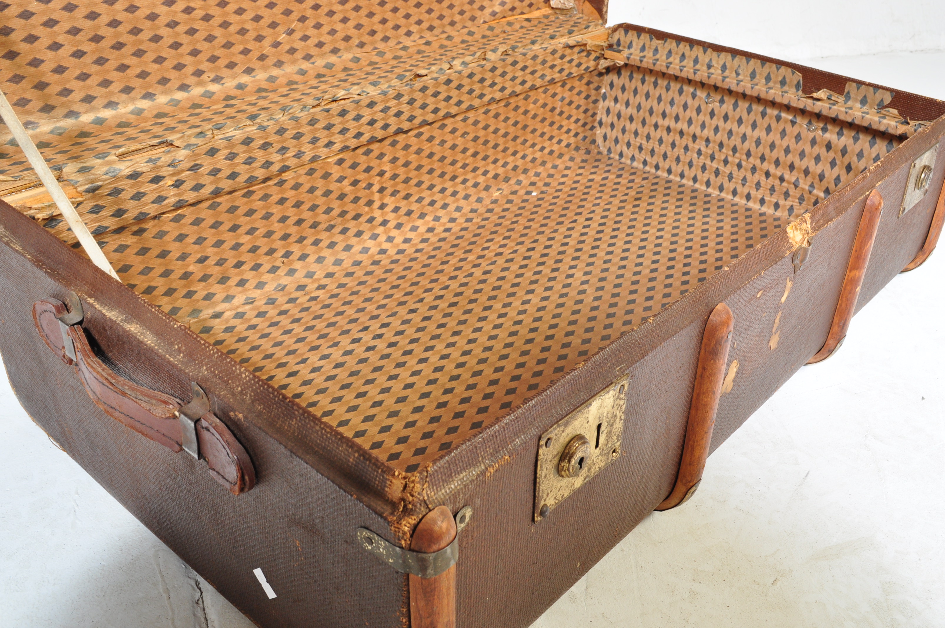 VINTAGE EARLY 20TH CENTURY RAILWAY TRAVEL SUITCASE - Image 5 of 6