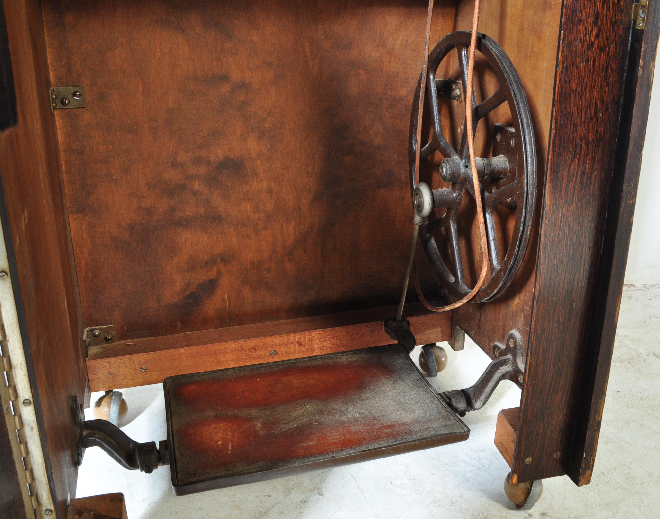 ART DECO OAK SINGER SEWING MACHINE CABINET - Image 6 of 6