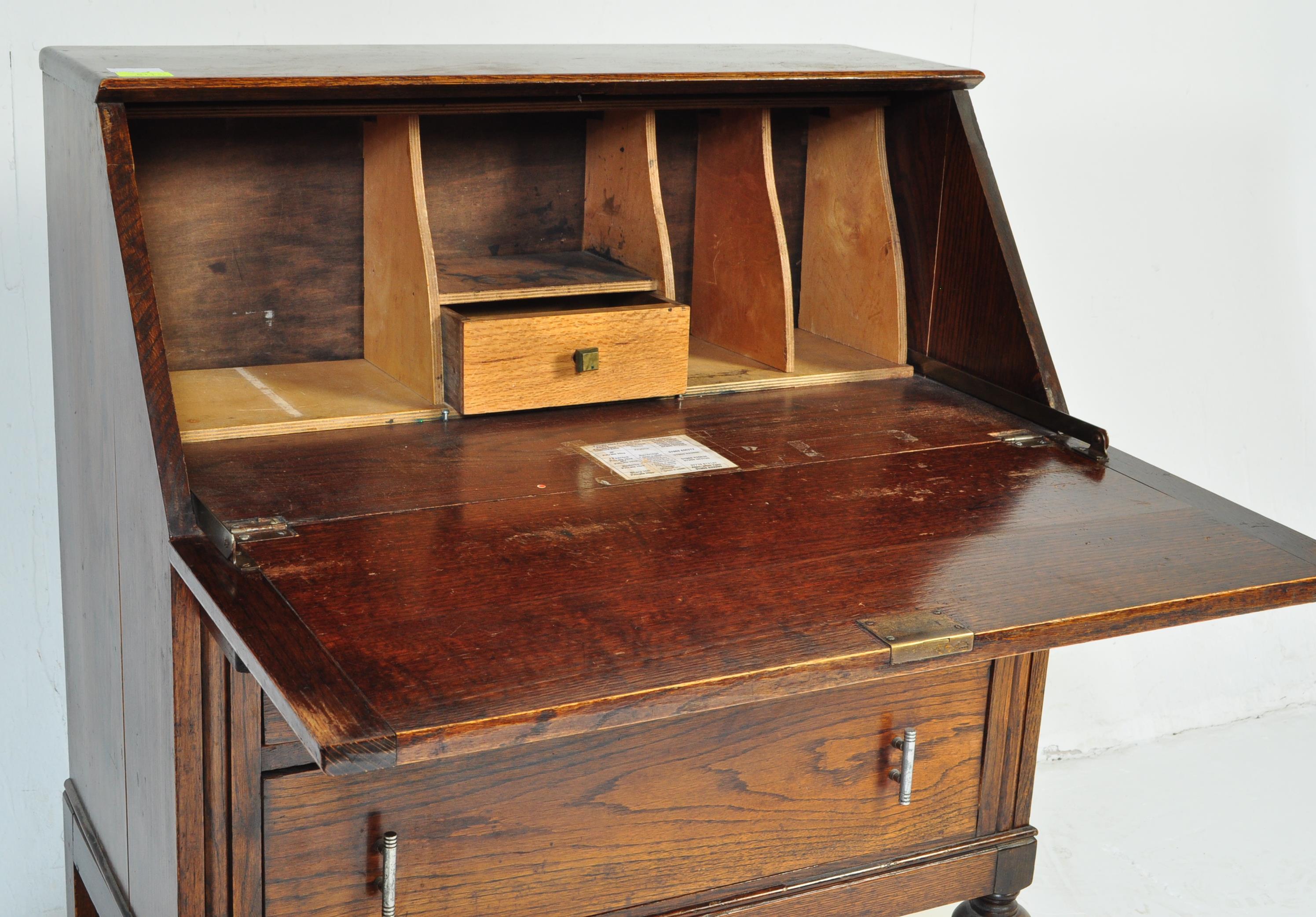 EARLY 20TH CENTURY ARTS & CRAFTS OAK BUREAU - Image 4 of 5