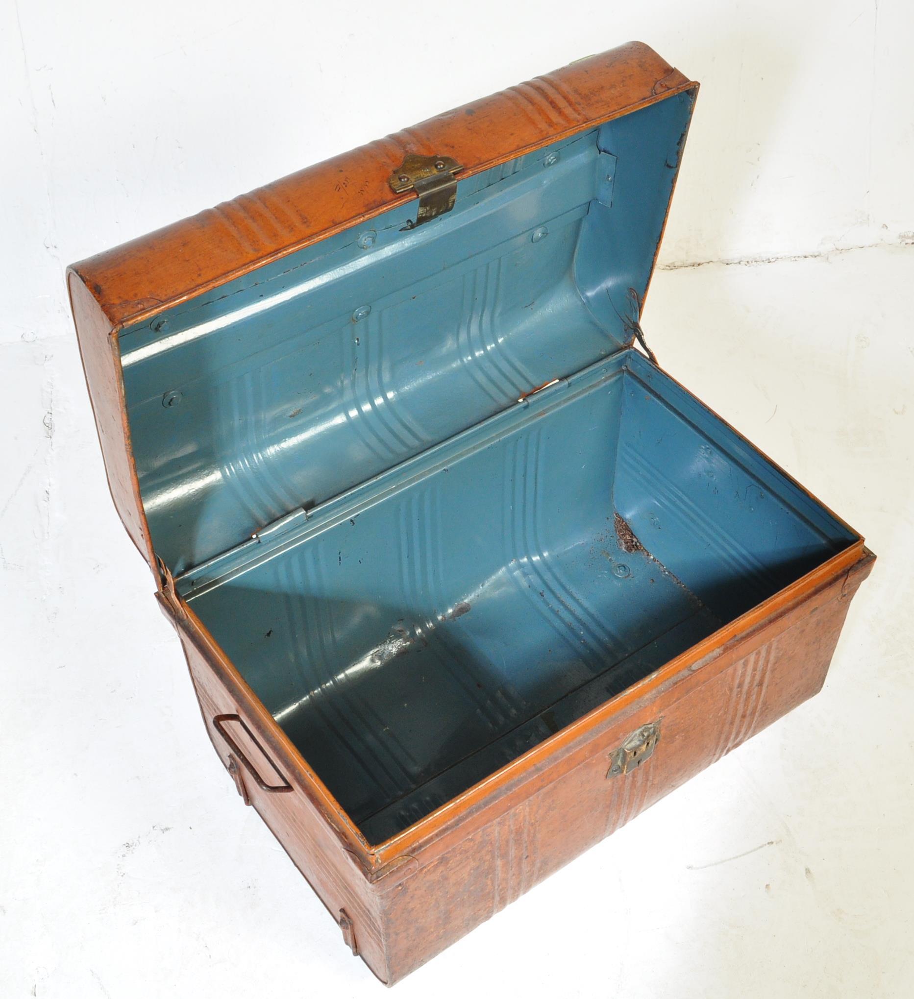 VINTAGE 20TH CENTURY METAL STEAMER TRAVEL TRUNK - Image 3 of 4