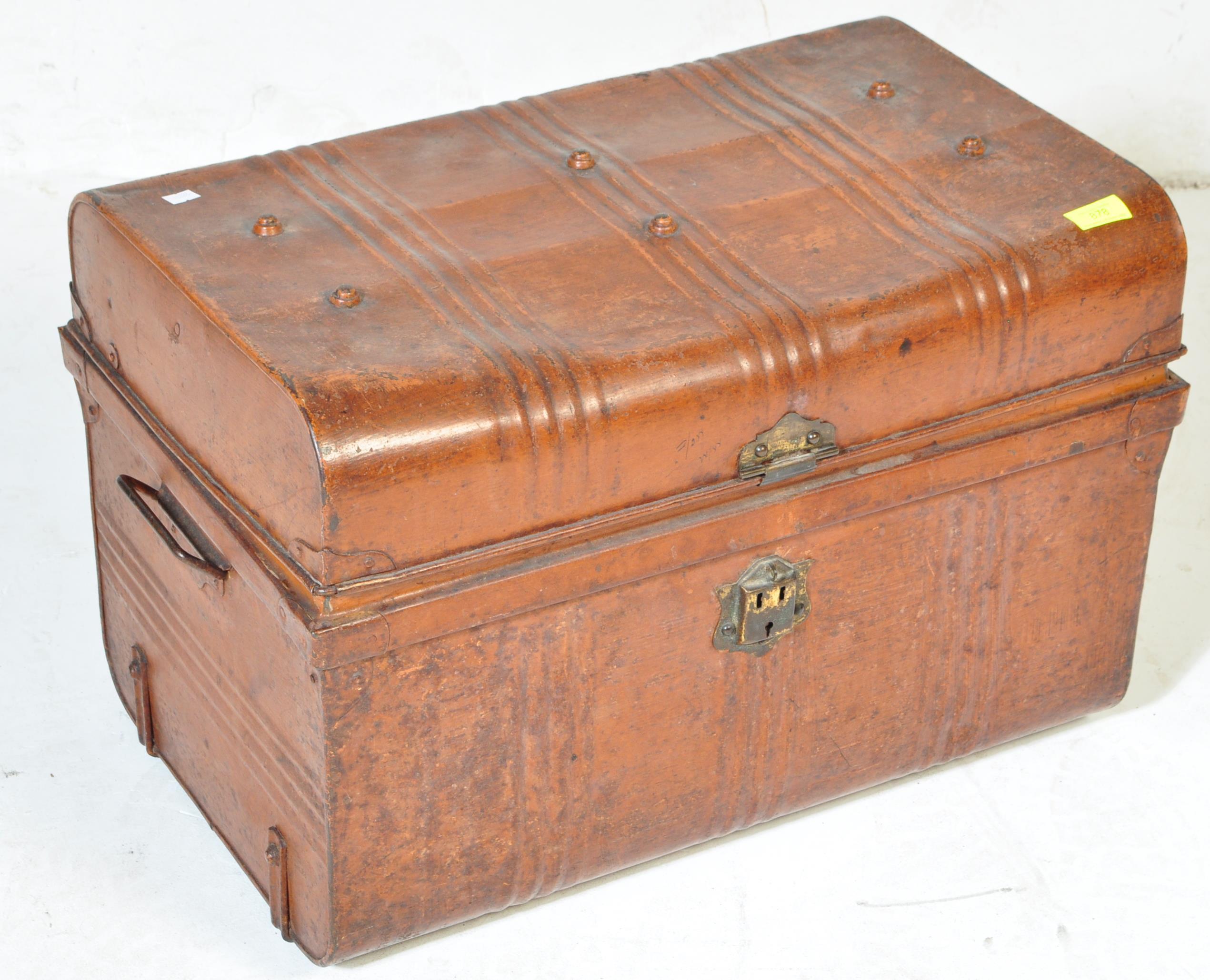 VINTAGE 20TH CENTURY METAL STEAMER TRAVEL TRUNK - Image 2 of 4