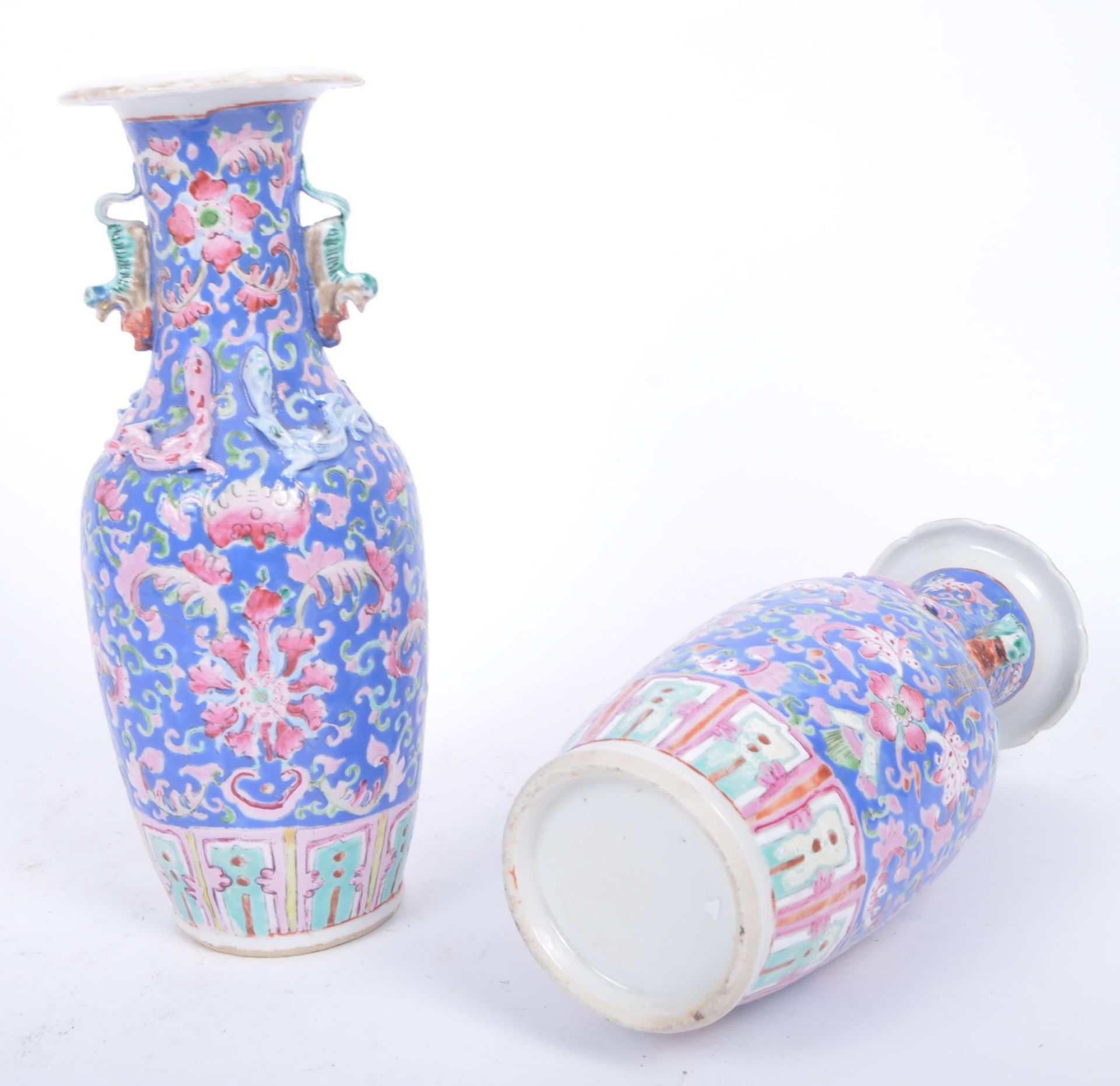 PAIR OF LATE 19TH CENTURY CHINESE CERAMIC FAMILLE ROSE VASES - Image 6 of 6