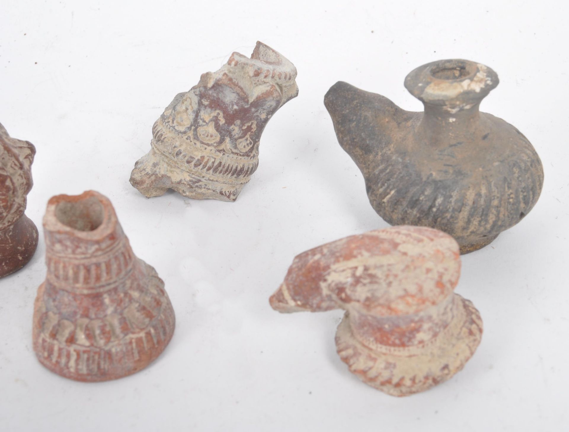 FIVE TERRACOTTA BELIEVED ROMAN PIPING PIECES / JUGS - Image 4 of 4