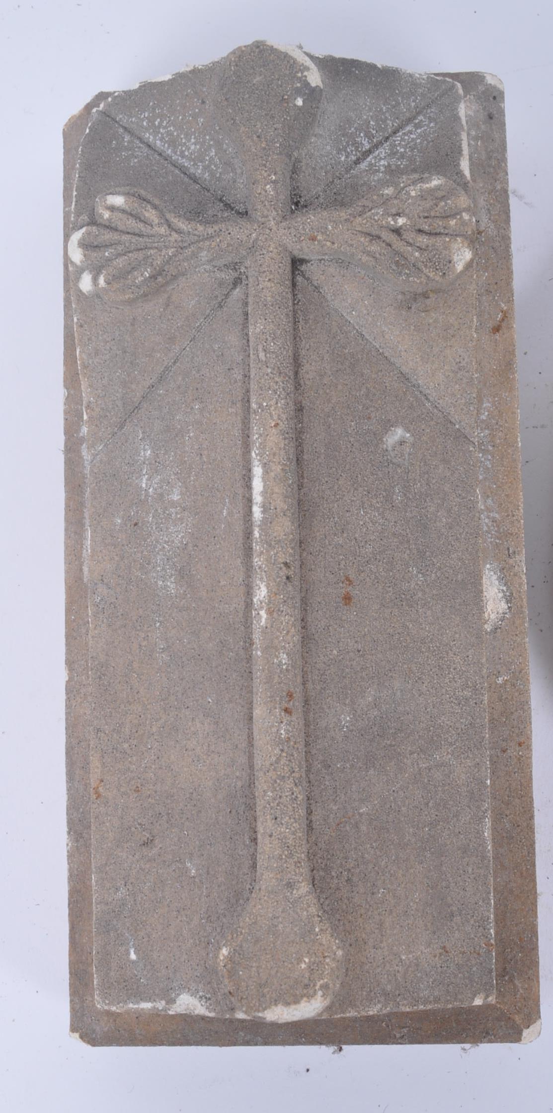 ECCLESIASTICAL BATH STONE ARCHITECTURAL PLAQUE TOGETHER WITH MINERVA GORGON HEAD - Image 3 of 5