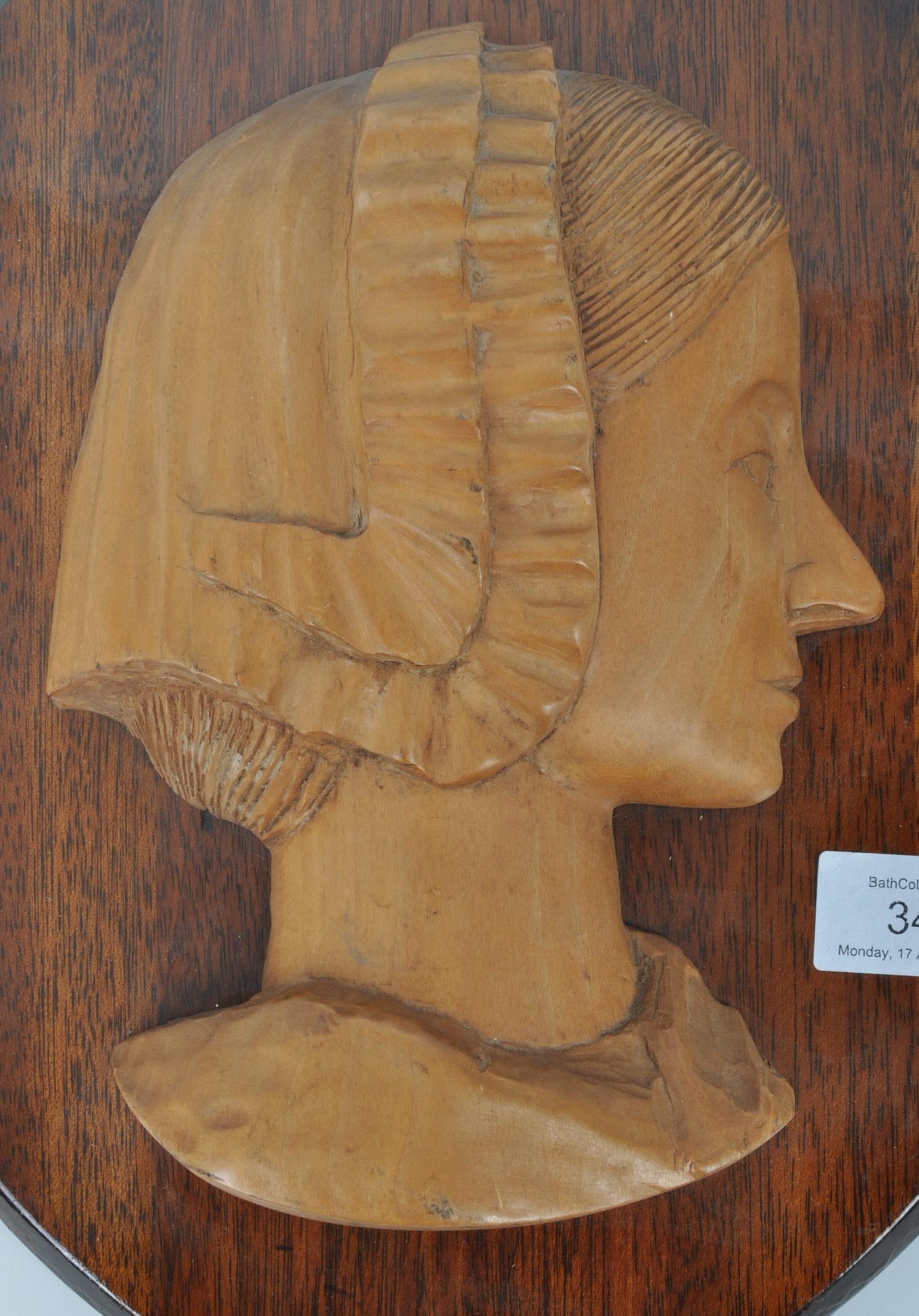 20TH CENTURY WOODEN PORTRAIT OF FLORENCE NIGHTINGALE - Image 2 of 4