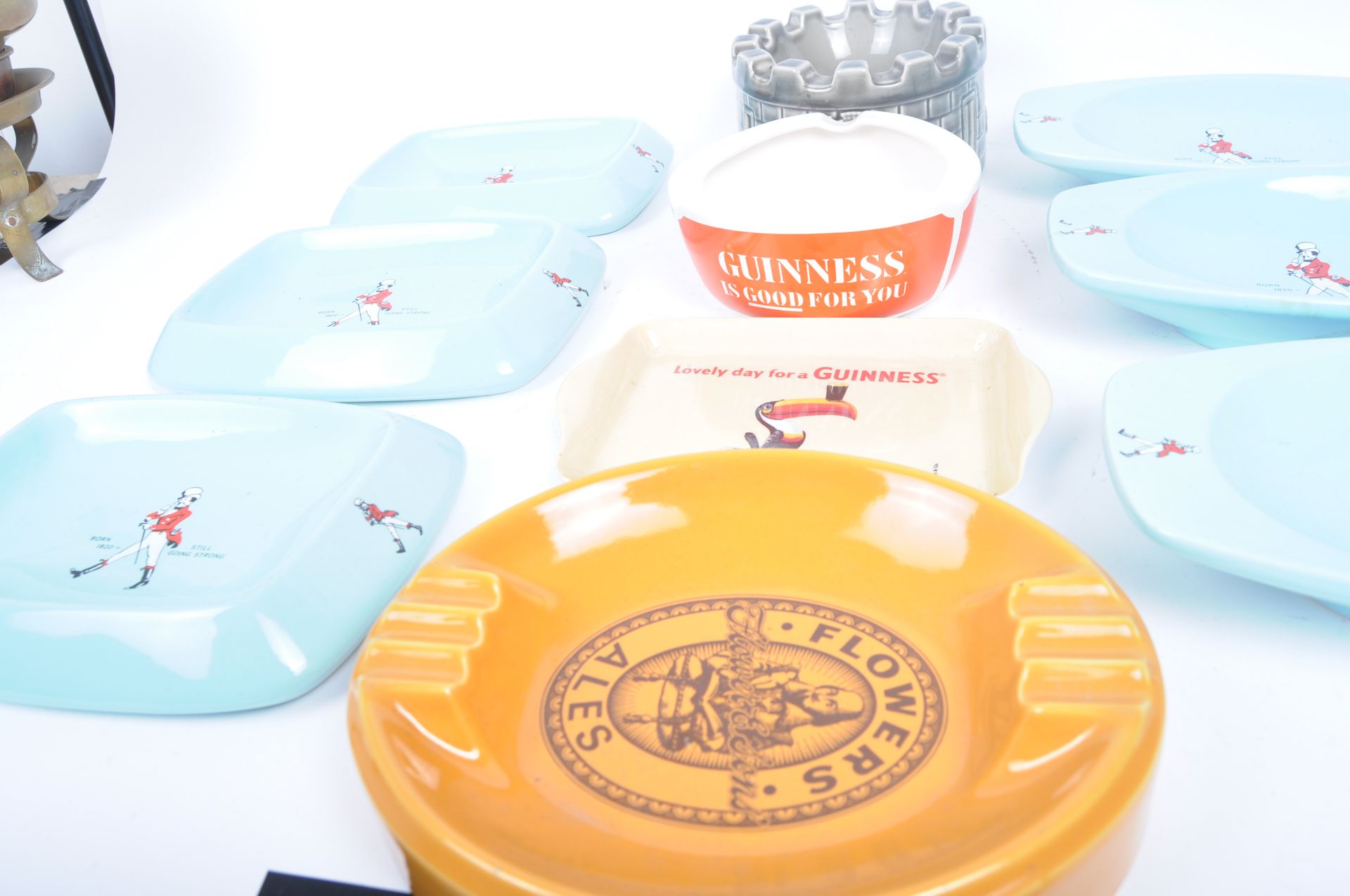 COLLECTION OF ASSORTED VINTAGE ADVERTISING ASHTRAYS - Image 3 of 8