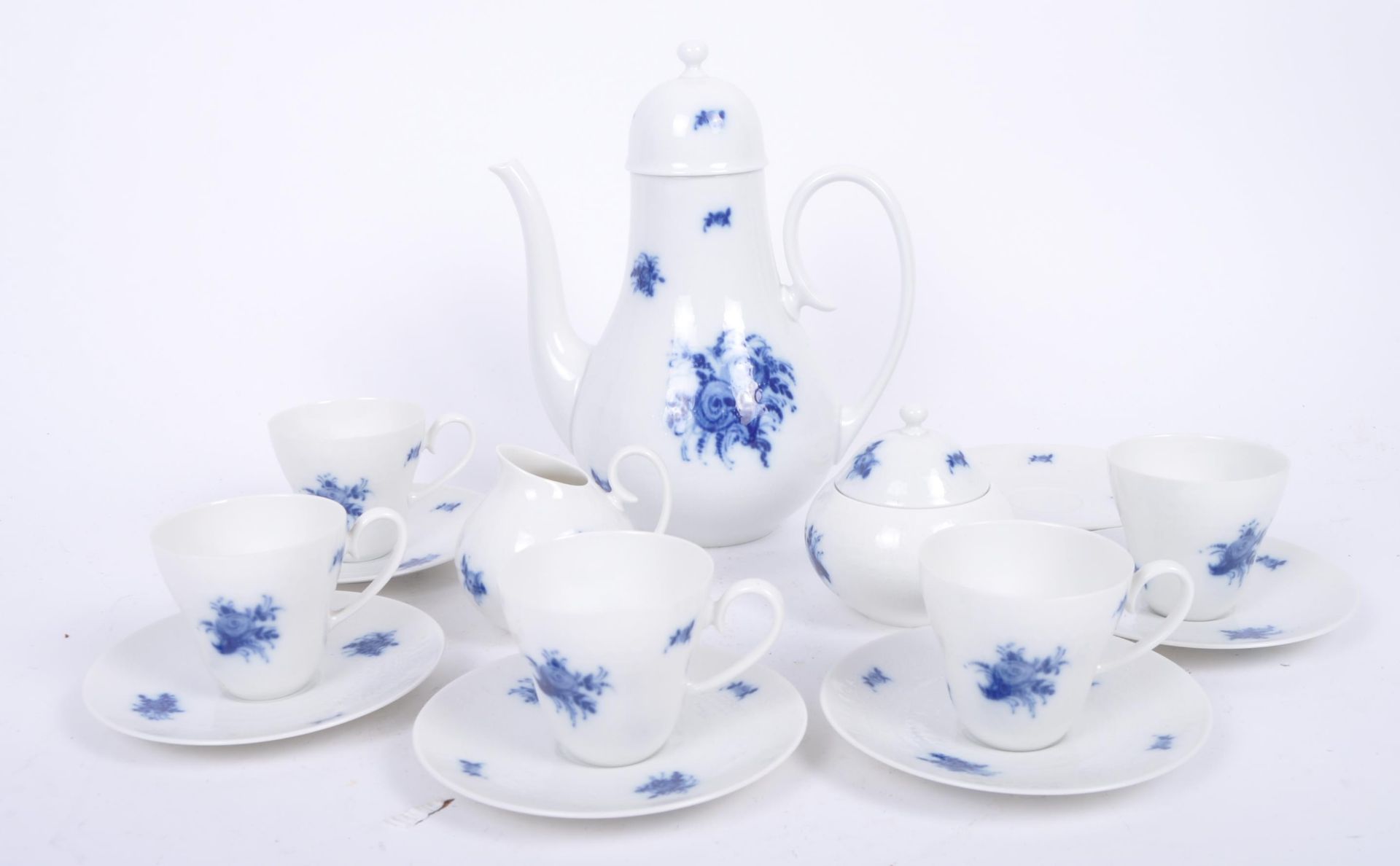 ROSENTHAL DEUTSCHE BLUMEN BLUE & WHITE PART TEA SERVICE - Image 2 of 5