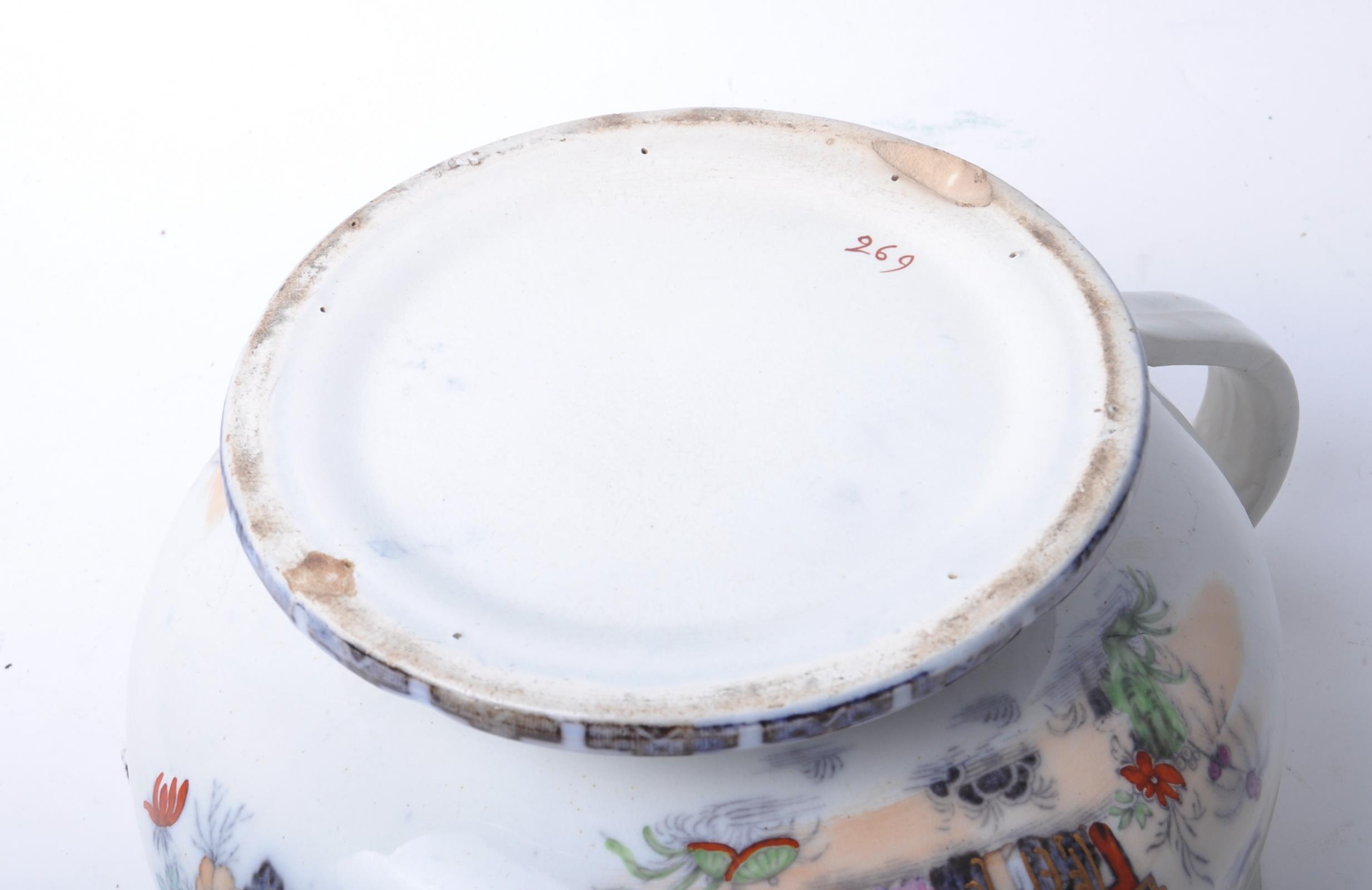 19TH CENTURY VICTORIAN STAFFORDSHIRE CHAMBER POT - Image 4 of 6
