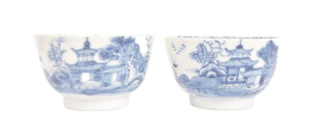 PAIR OF 19TH CENTURY CHINESE TEA BOWLS