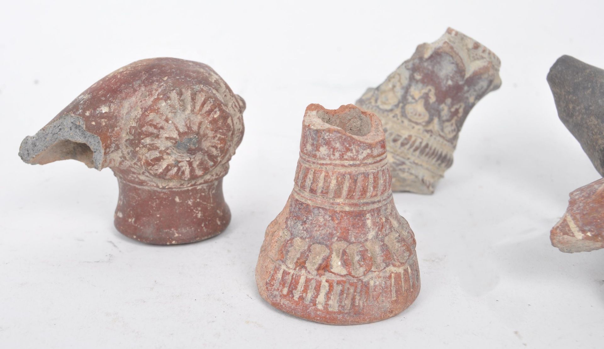 FIVE TERRACOTTA BELIEVED ROMAN PIPING PIECES / JUGS - Image 3 of 4