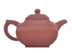 EARLY 20TH CENTURY CHINESE ORIENTAL YIXING TERRACOTTA TEAPOT