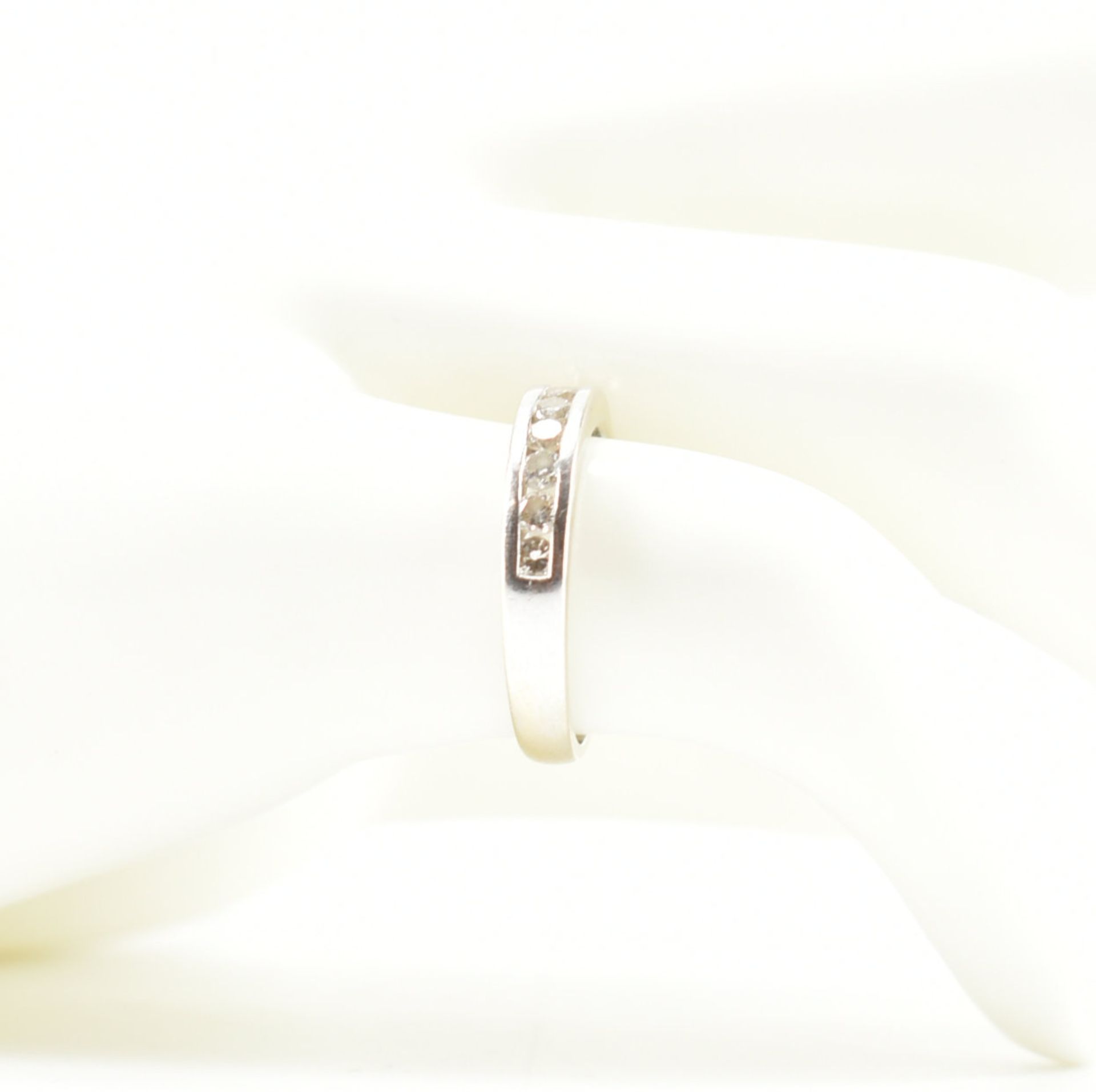 18CT WHITE GOLD & DIAMOND HALF ETERNITY RING - Image 7 of 8