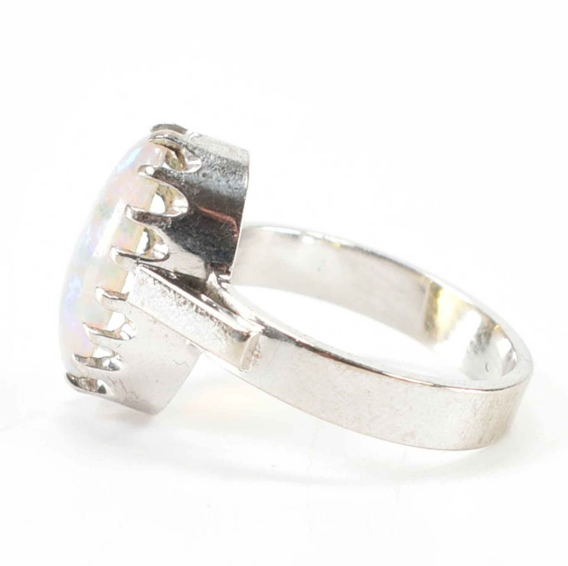18CT WHITE GOLD & OPAL RING - Image 7 of 13
