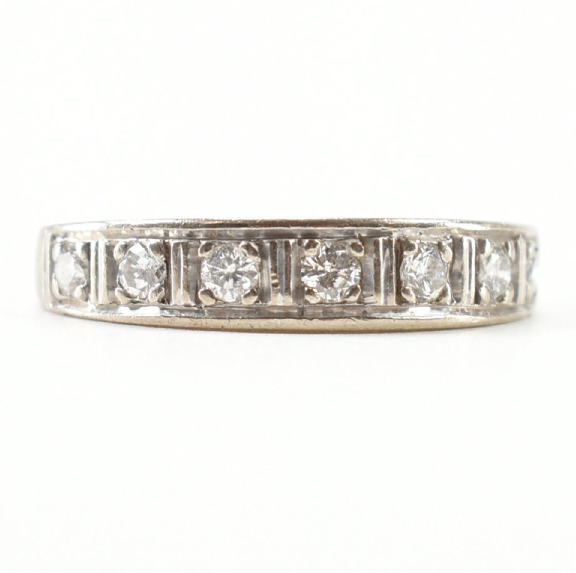 18CT WHITE GOLD & DIAMOND SEVEN STONE RING