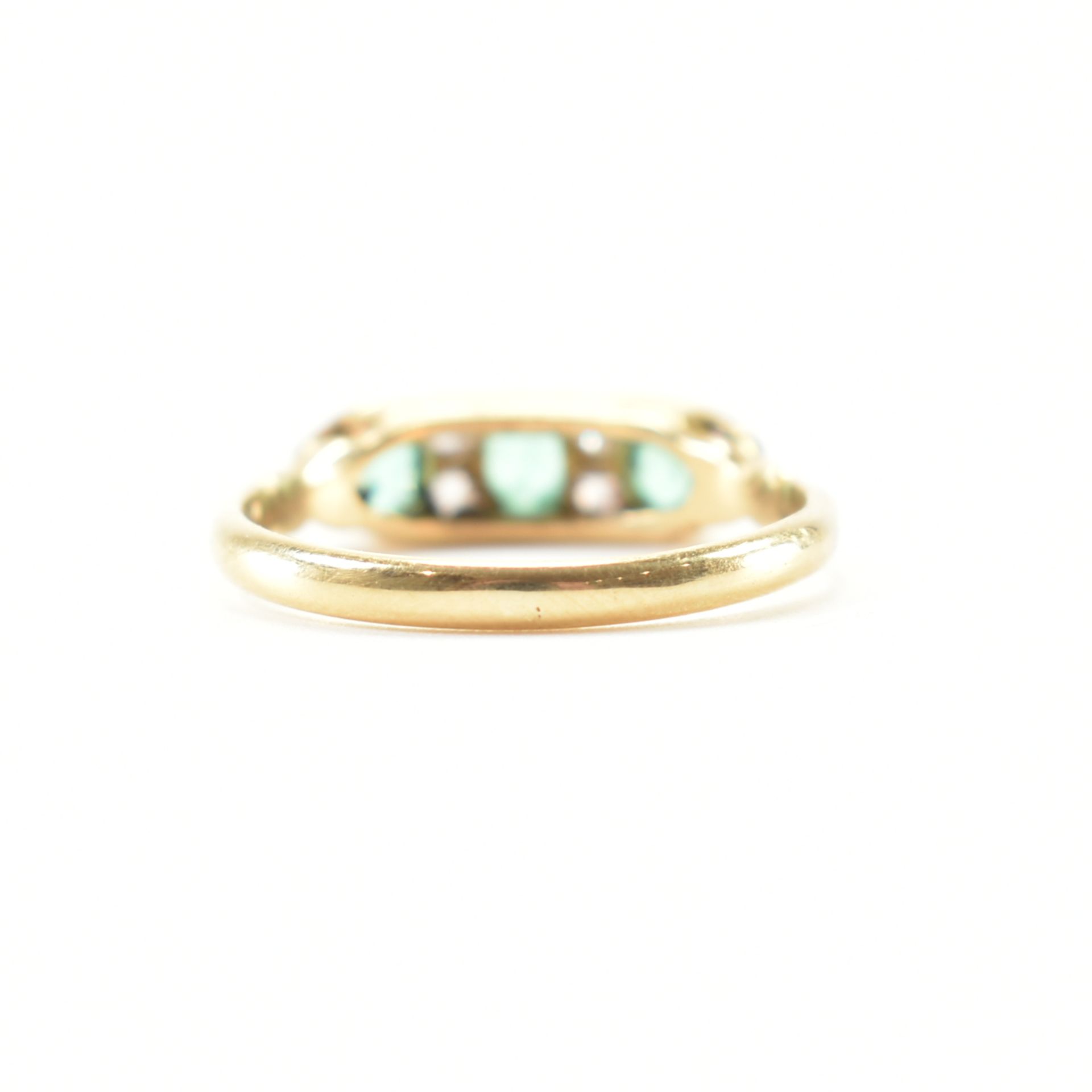 18CT GOLD EMERALD & DIAMOND RING - Image 4 of 10