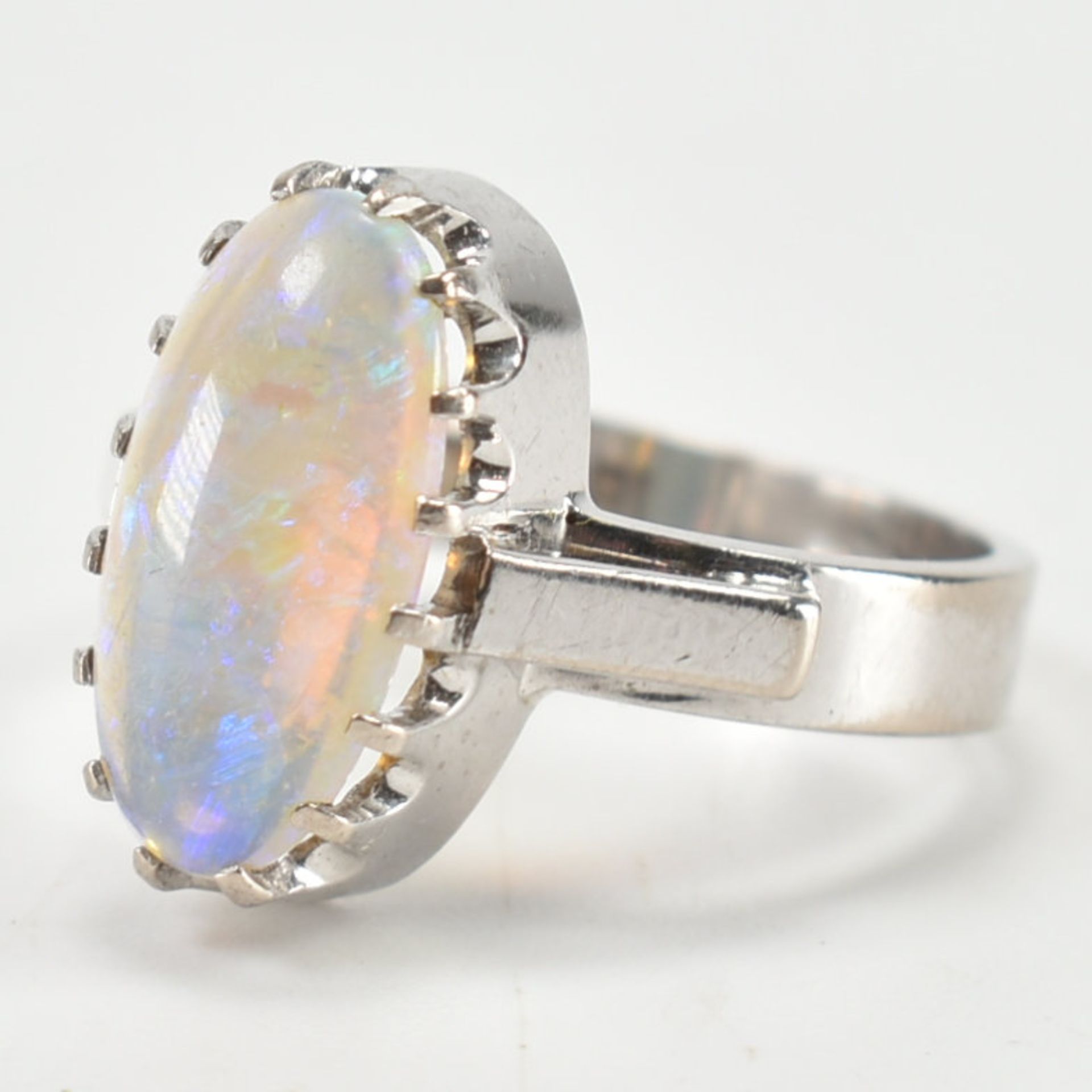 18CT WHITE GOLD & OPAL RING - Image 5 of 13