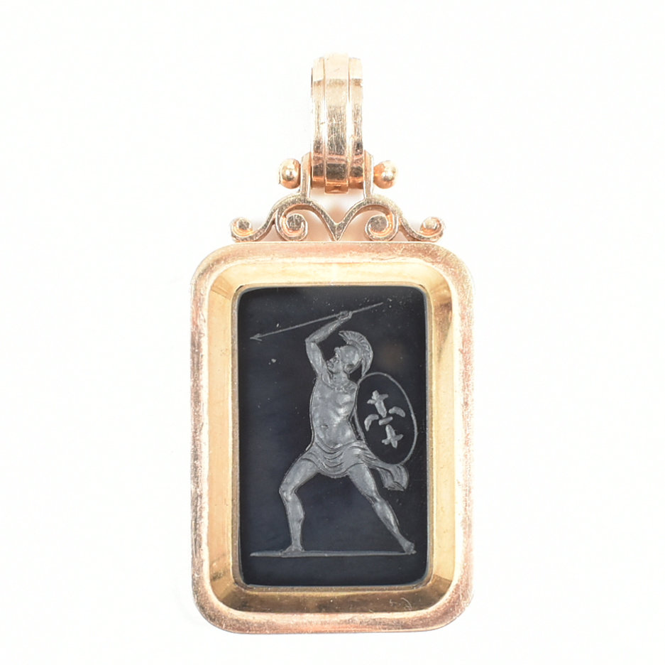 18CT GOLD INTAGLIO LOCKET PENDANT - Image 3 of 9