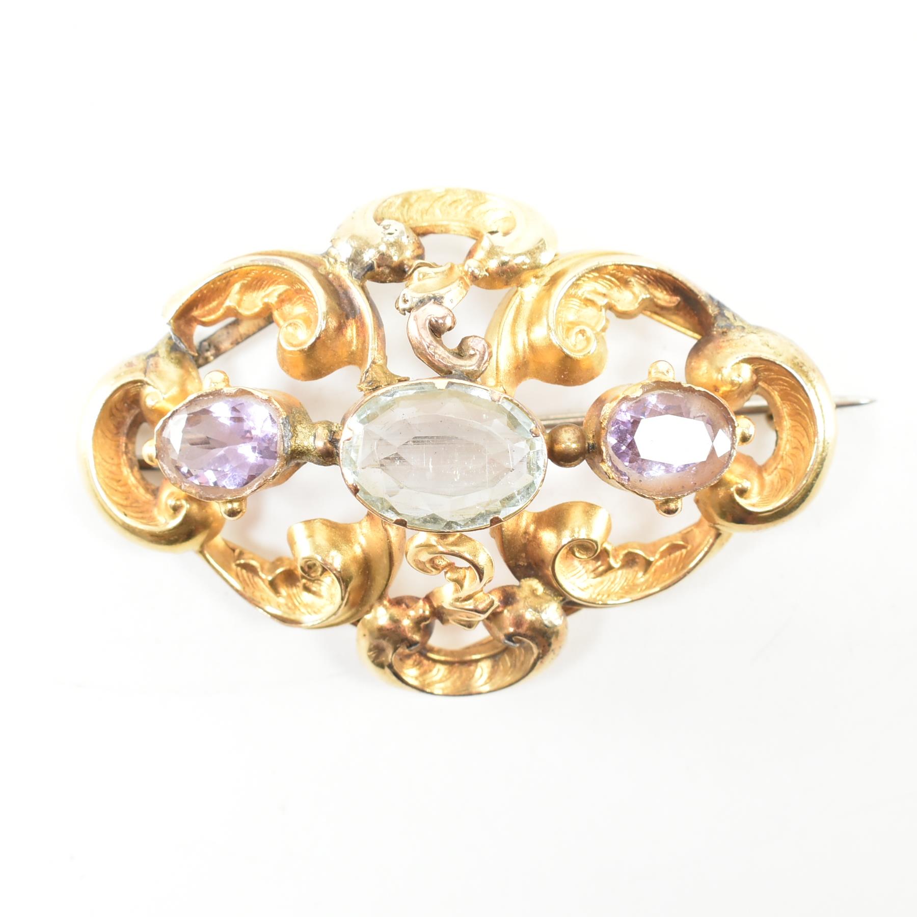 19TH CENTURY YELLOW METAL AQUAMARINE & AMETHYST BROOCH PIN