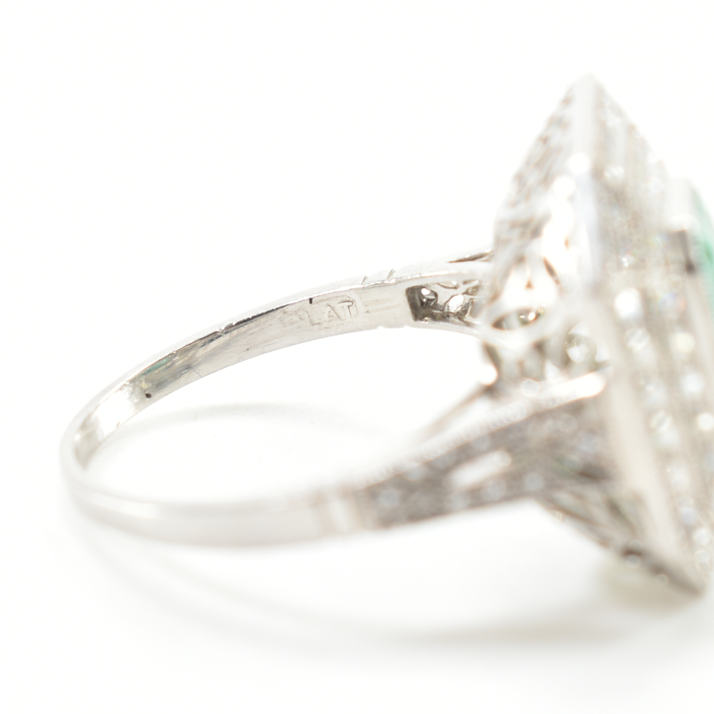 EMERALD & DIAMOND PANEL RING - Image 7 of 8