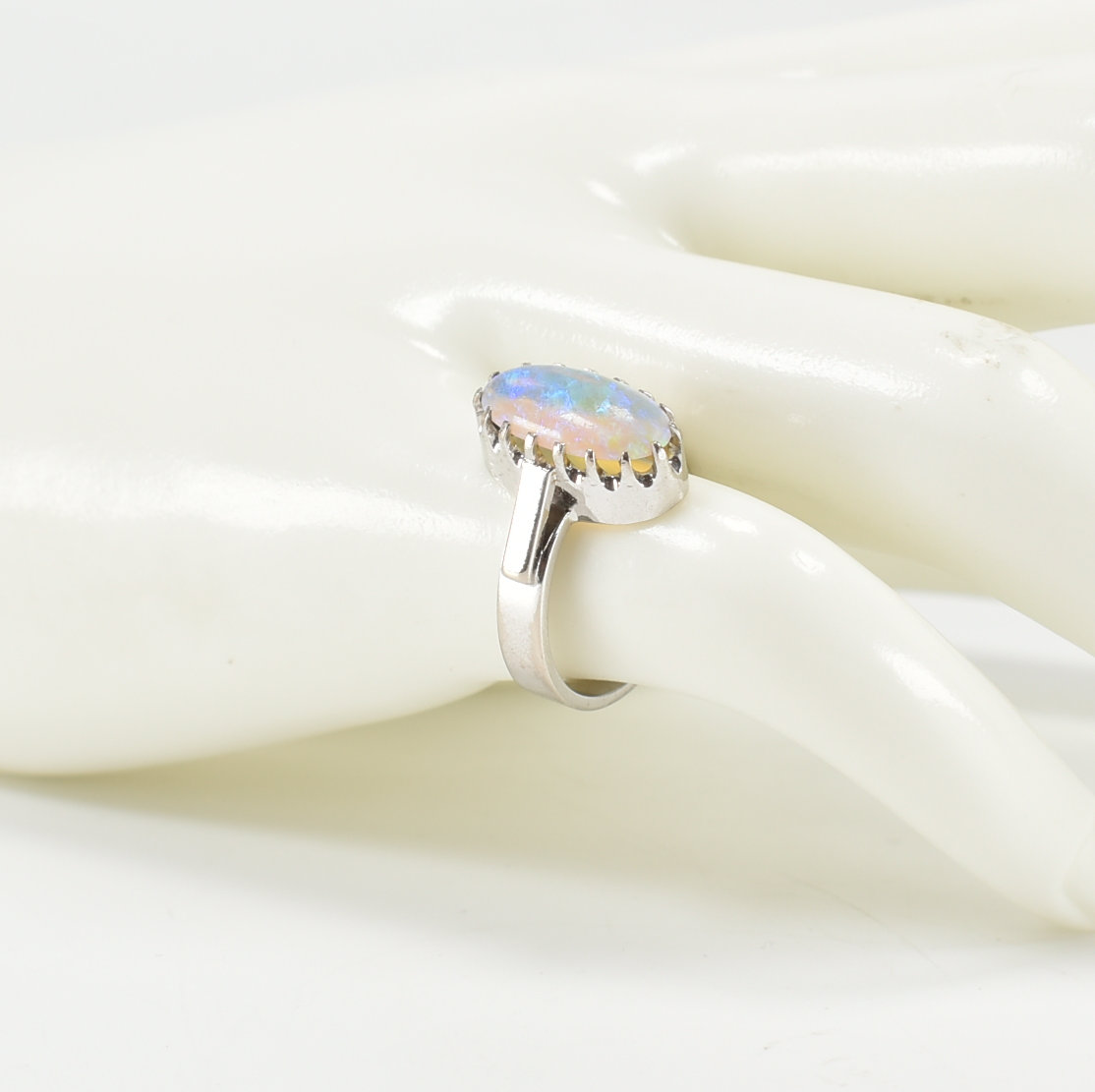 18CT WHITE GOLD & OPAL RING - Image 13 of 13