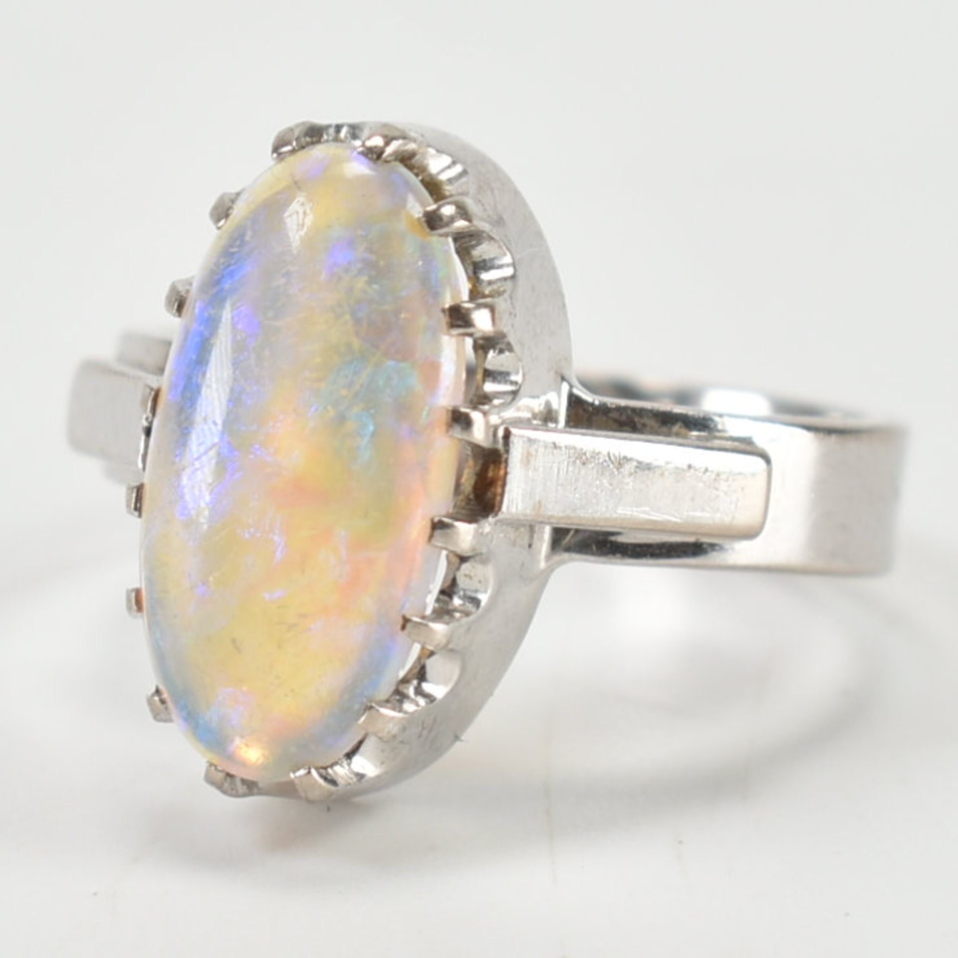 18CT WHITE GOLD & OPAL RING - Image 4 of 13