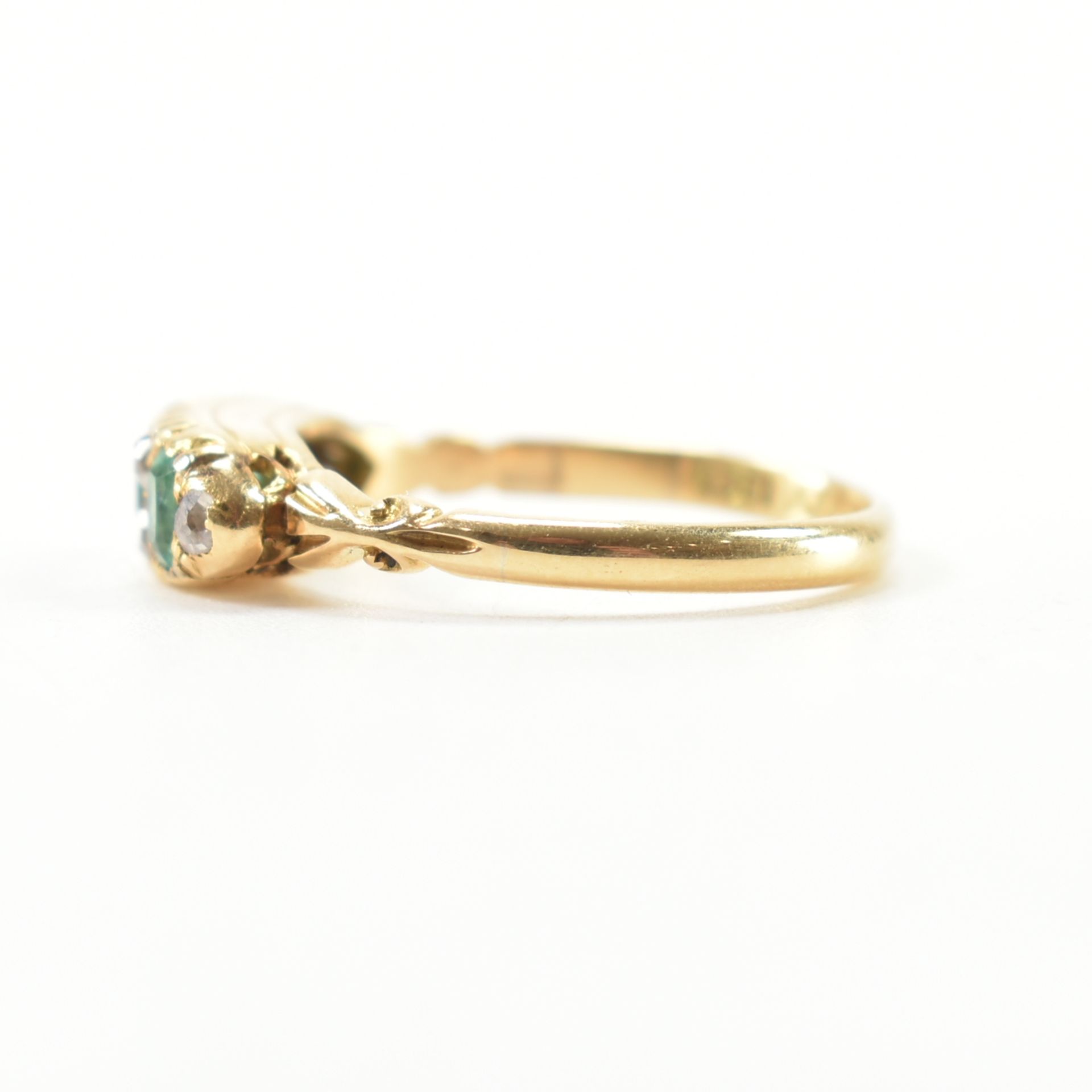 18CT GOLD EMERALD & DIAMOND RING - Image 3 of 10