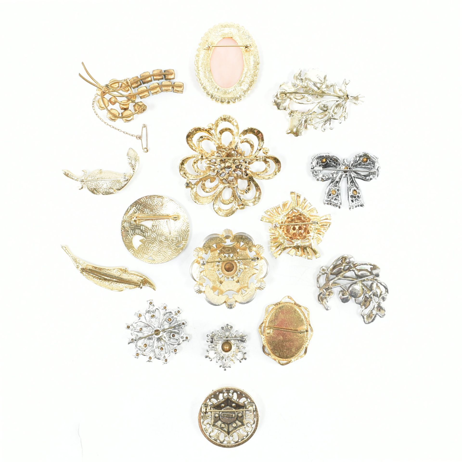 COLLECTION OF VINTAGE BROOCH PINS - Image 3 of 4