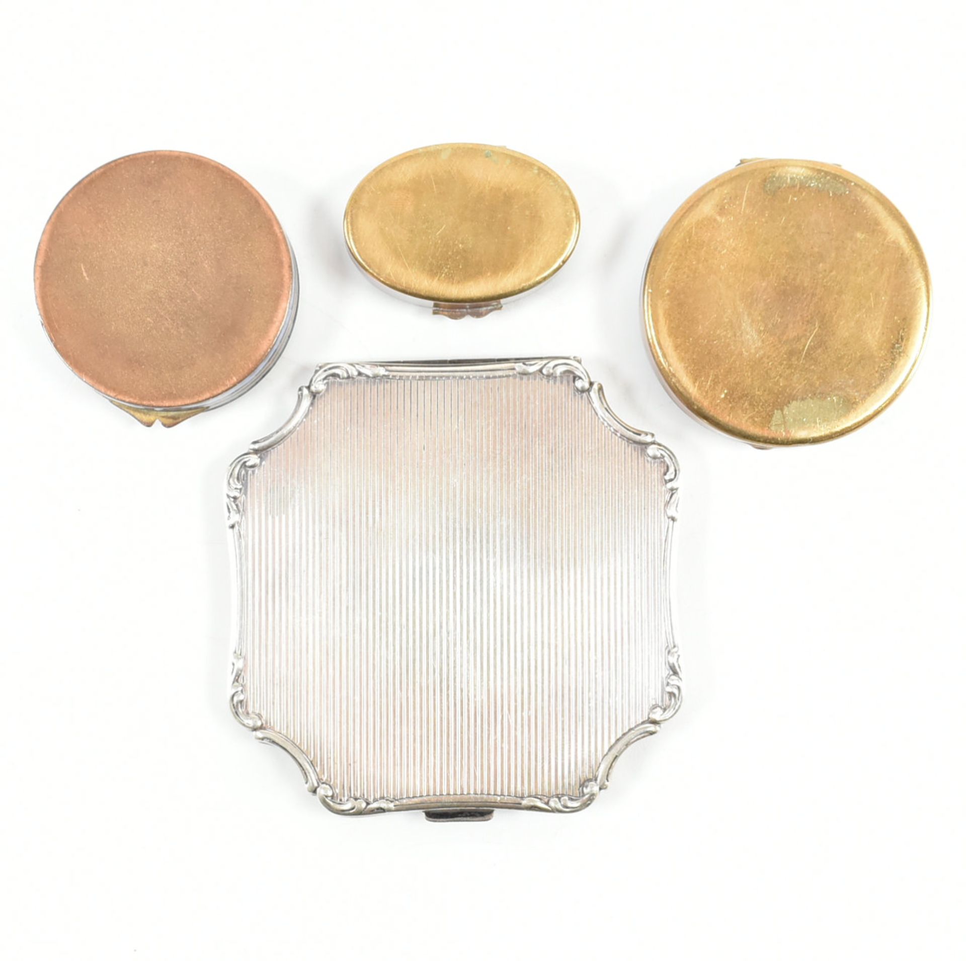 AMBER SET COMPACT & ENAMELLED PILL BOXES - Image 4 of 5