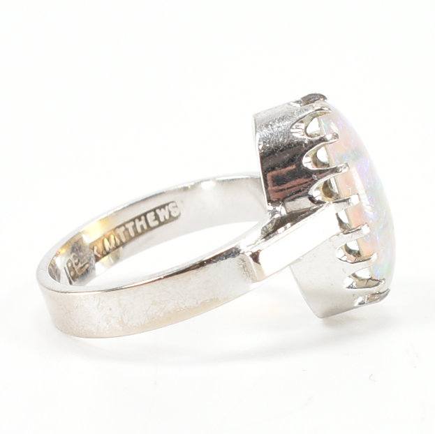 18CT WHITE GOLD & OPAL RING - Image 10 of 13