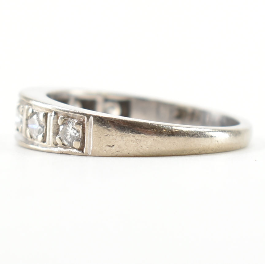 18CT WHITE GOLD & DIAMOND SEVEN STONE RING - Image 2 of 9