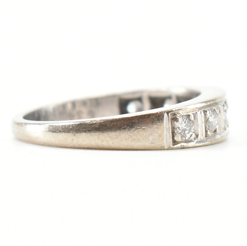 18CT WHITE GOLD & DIAMOND SEVEN STONE RING - Image 5 of 9