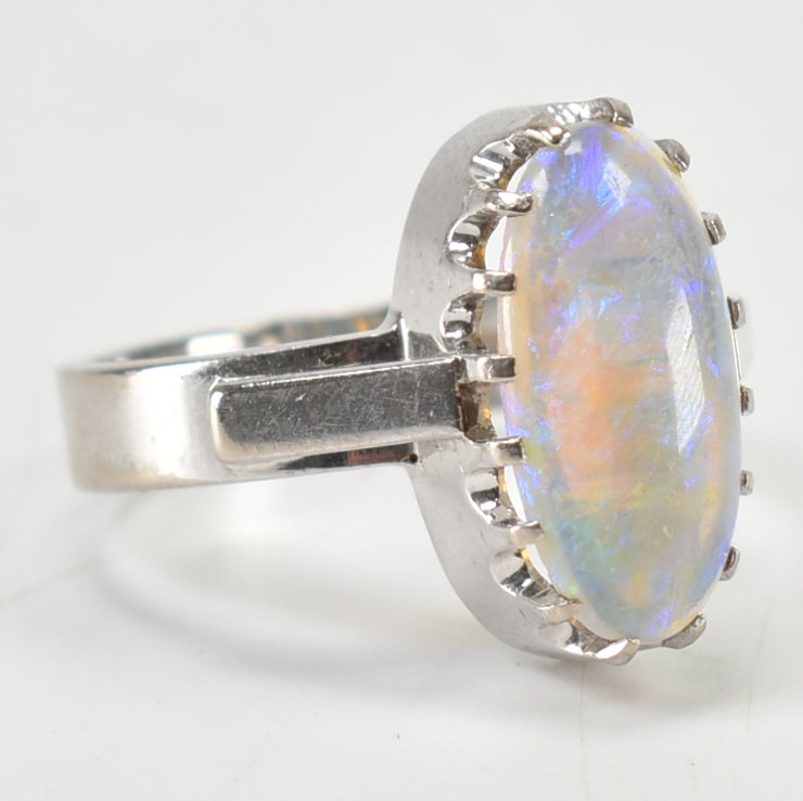 18CT WHITE GOLD & OPAL RING - Image 3 of 13