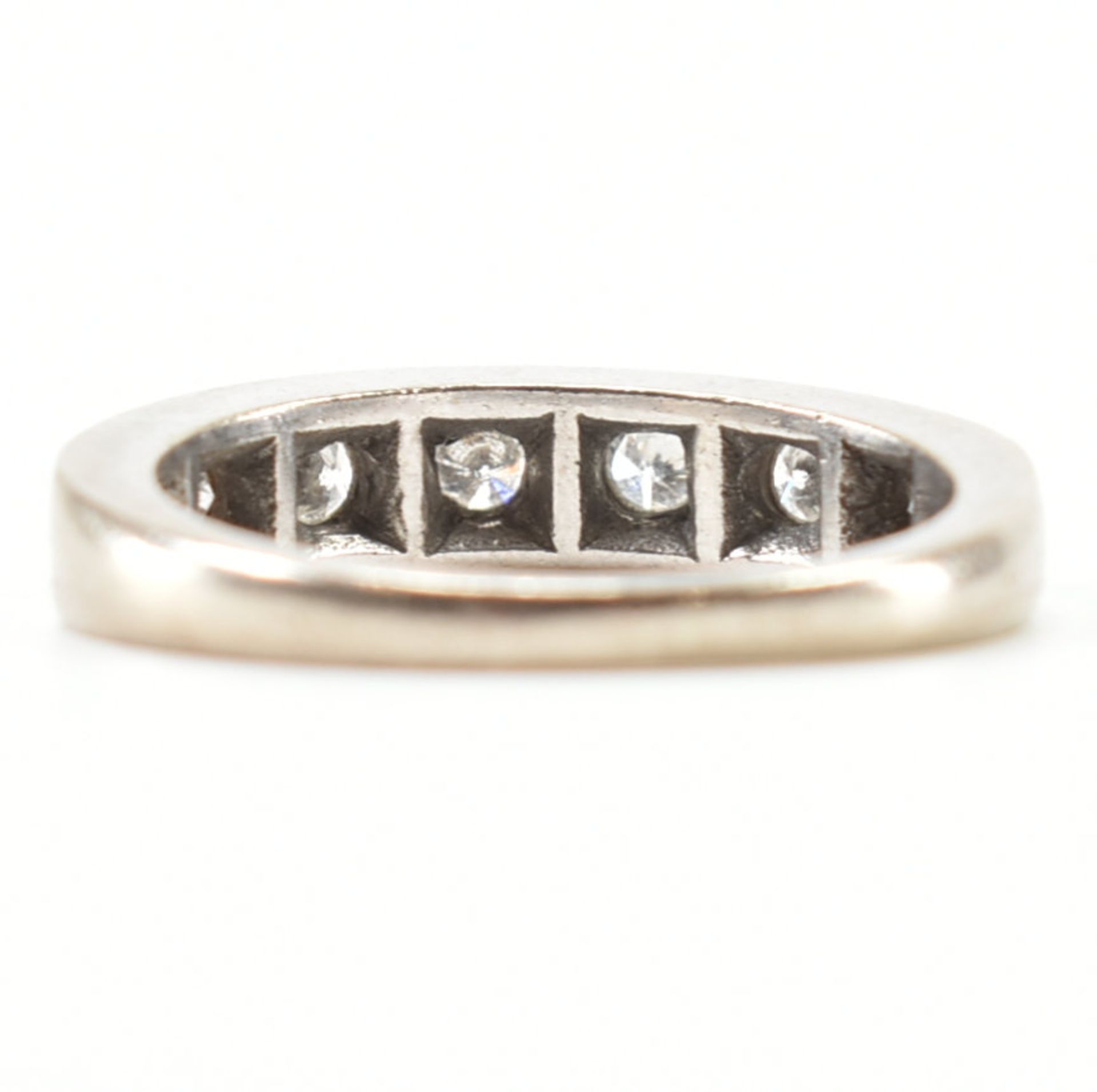 18CT WHITE GOLD & DIAMOND SEVEN STONE RING - Image 3 of 9