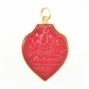 CHINESE MARKED GOLD & RUBY GLASS INTAGLIO PENDANT